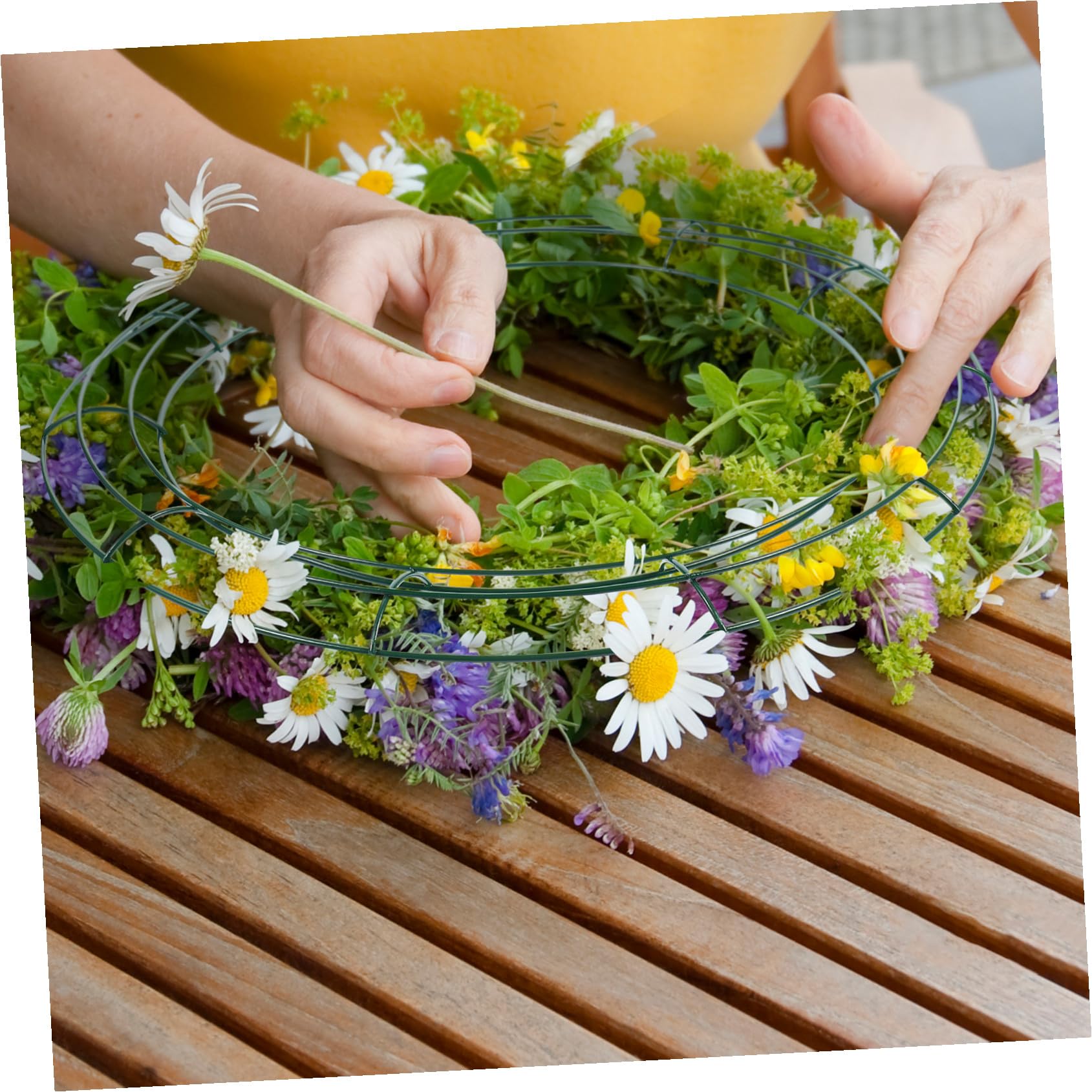 DOITOOL 3 Stück Grüne Metallkranzringe mit Floraldraht Basteldraht Rundes Kranzgestell für DIY Weihnachtsdeko Tischdeko Wanddeko und Festliche Blumenarrangements