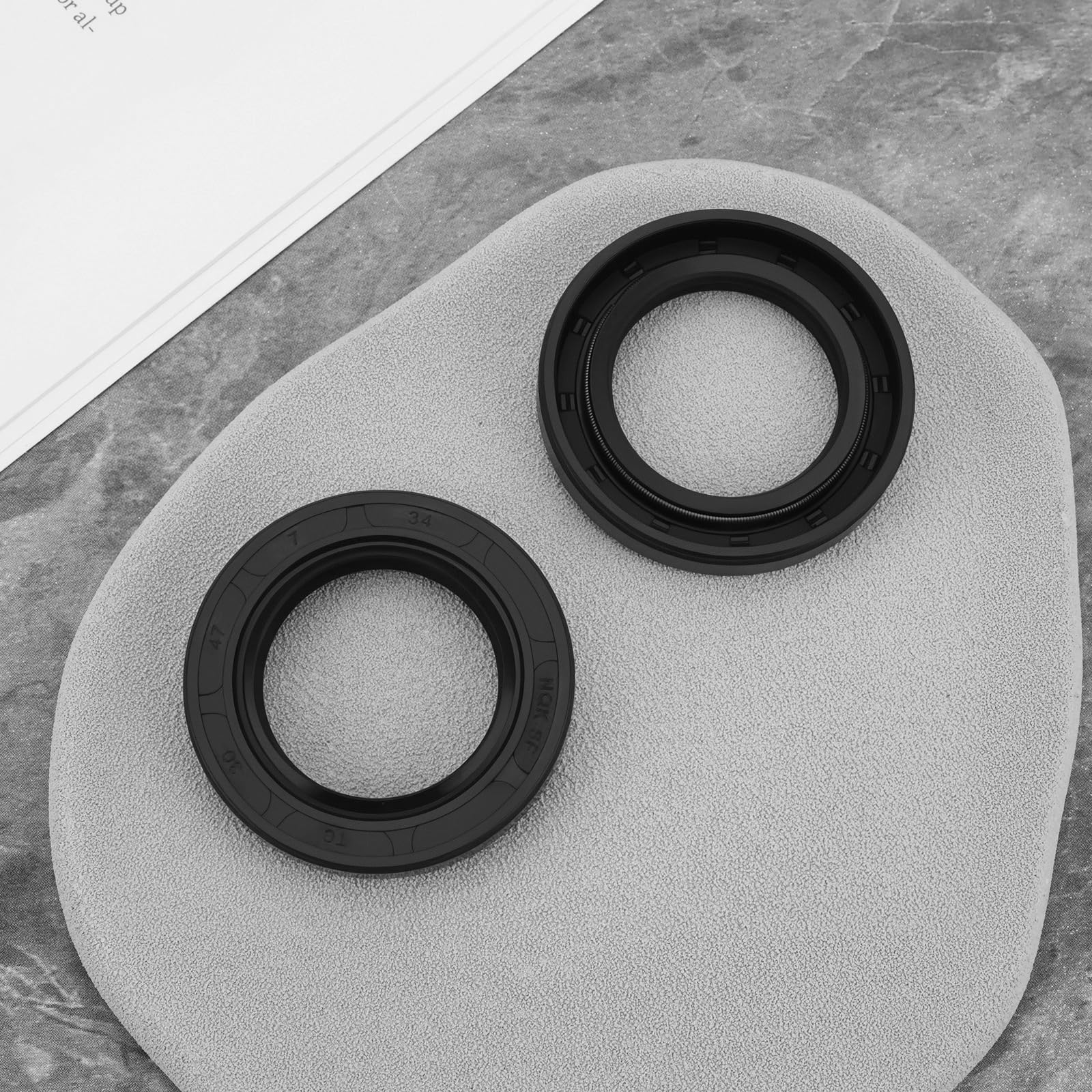Lot de 2 Joints d'étanchéité Métriques en Caoutchouc à Double Lèvre pour Roulements Scellés Machines équipement Hydraulique Automobile 30 X 47 X 7 Mm Noir