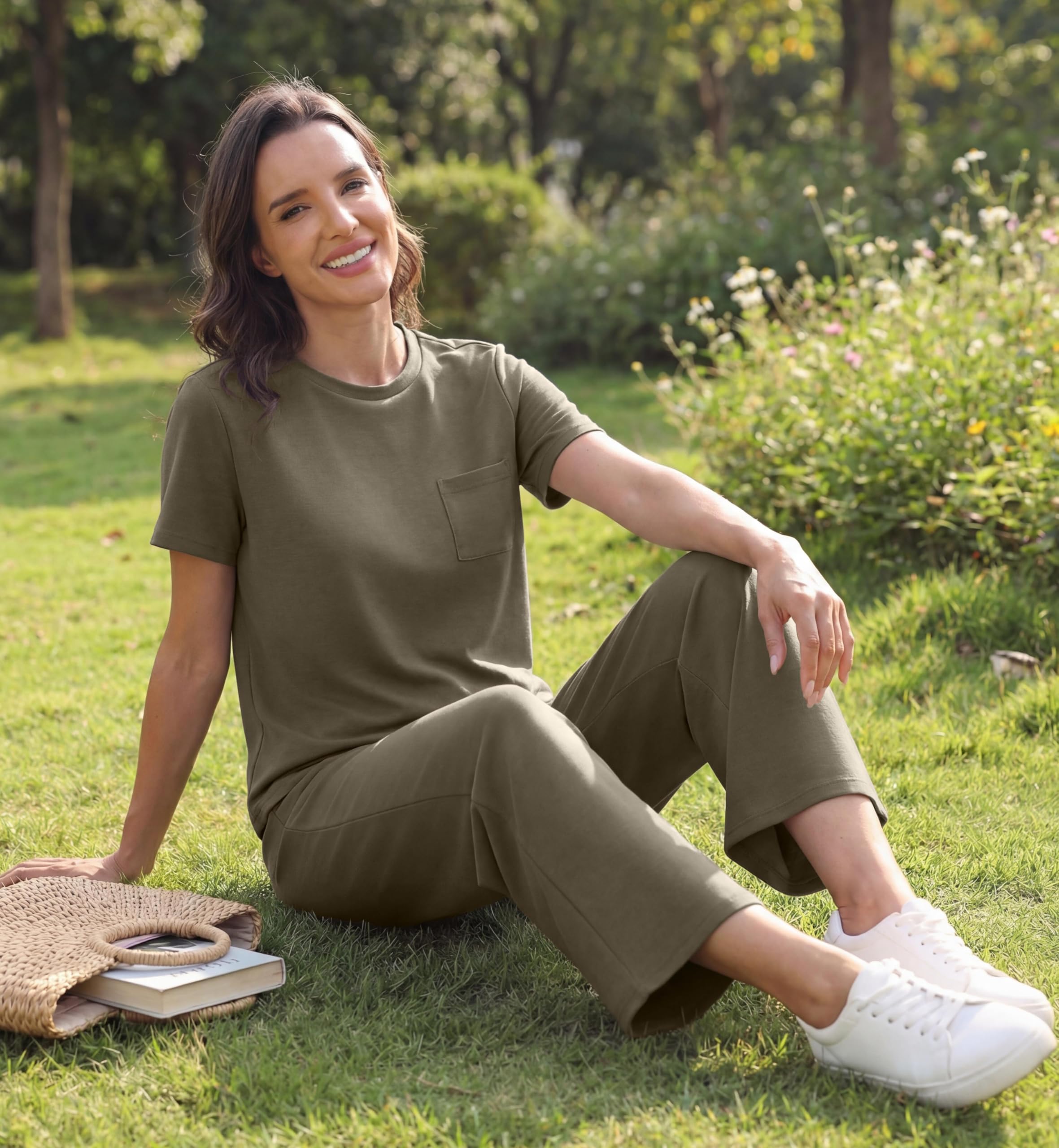 GRECERELLE Conjunto de dos piezas de viaje para mujer, de manga corta, casual, cuello redondo, conjunto completo de camisetas de manga casquillo y pantalones de correr con bolsillos