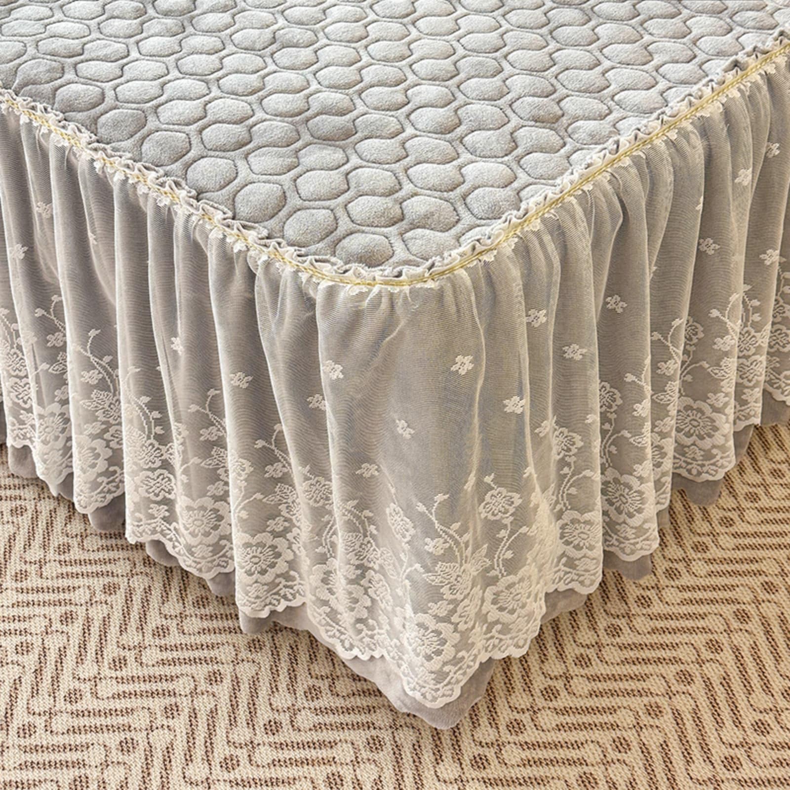 Odot Cache Sommier Flanelle, Jupe de Lit a Volant Cache-Sommiers Matelassée Doux Microfibre Bordure en Dentelle Drap Housse Élastique avec Jupe Drap Housse Lavable (Gris Clair,180x200cm)
