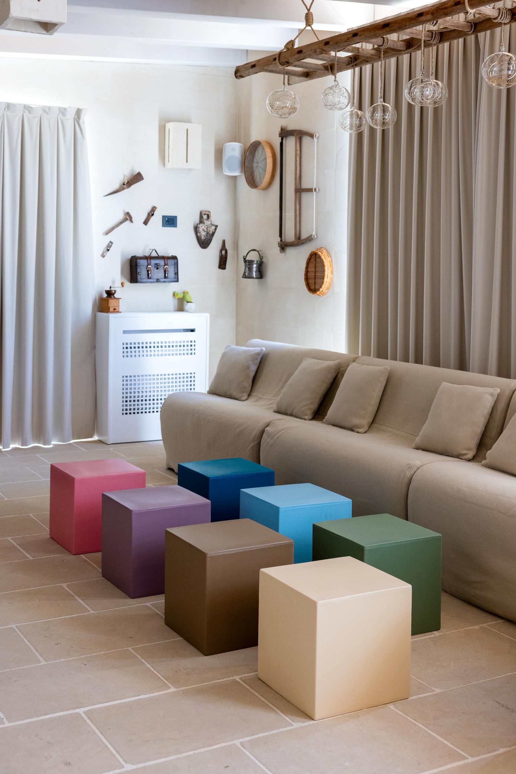 Kloris Cubo Sgabello tavolino quadrato cm 45x45x45 BIANCO polietilene per giardino e interni