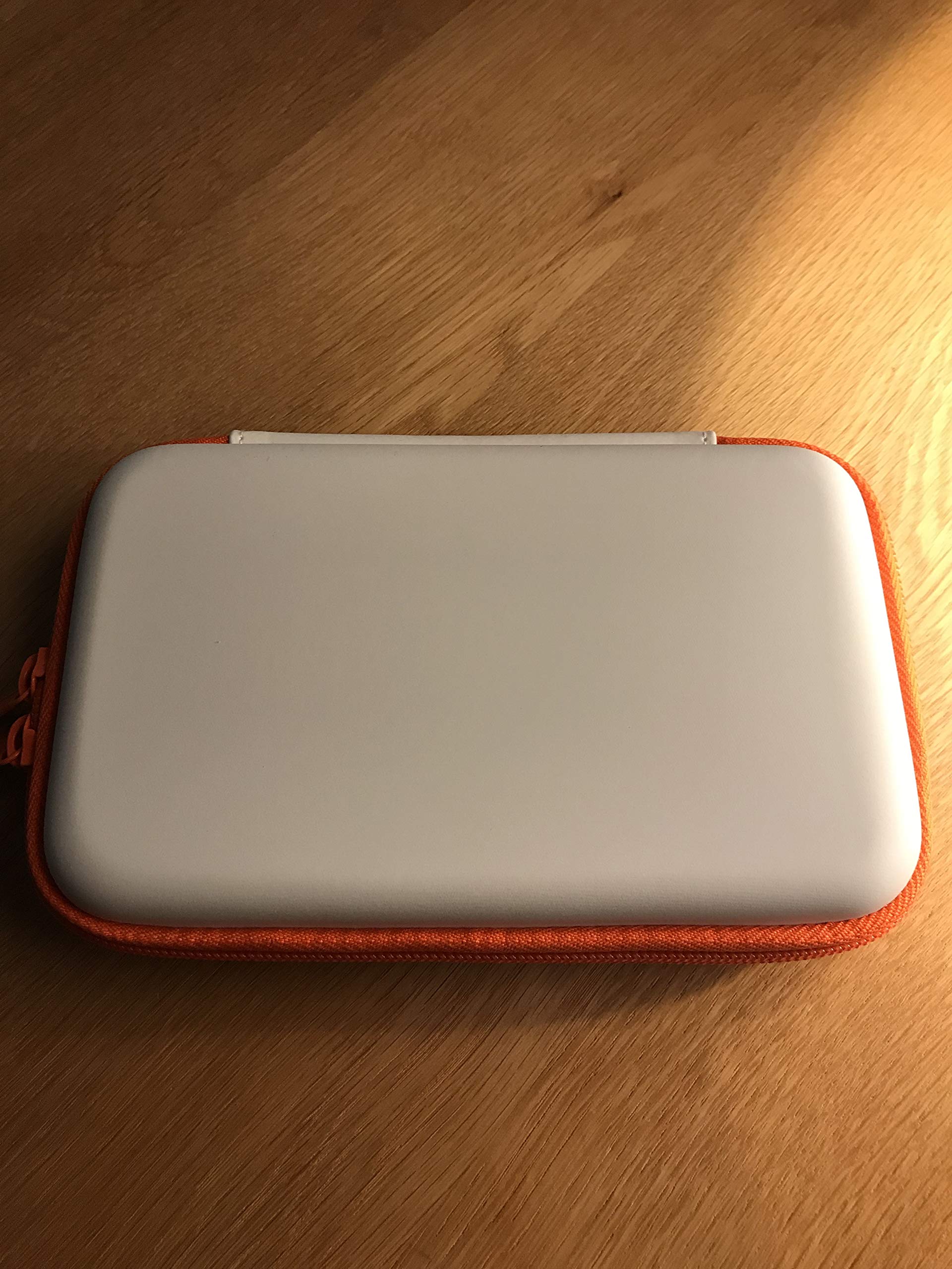 Nintendo New 2DS XL- Konsole Weiß/Lavendel + Tomodachi Life