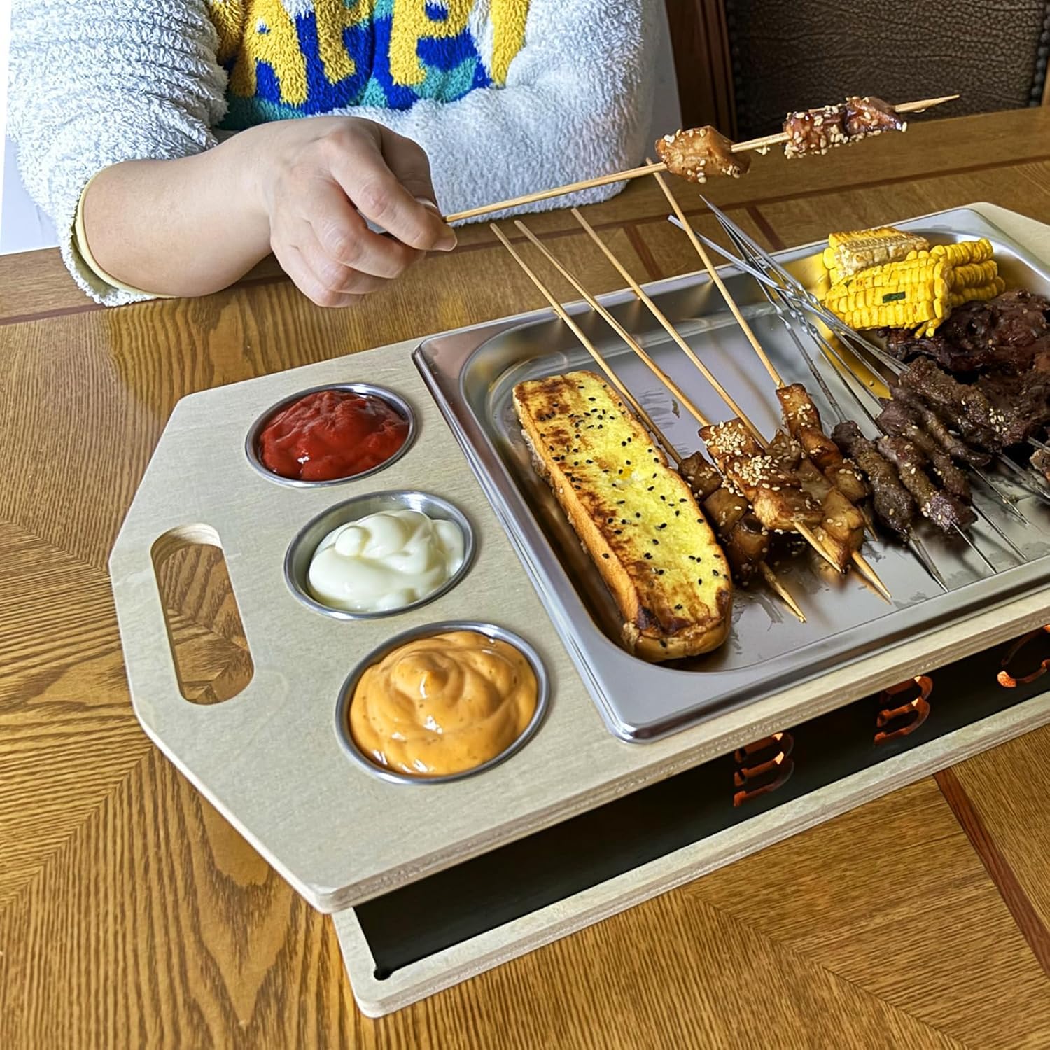 Fleischwarmhalter fürs Grillen, BBQ Board mit Edelstahl Schälchen, Umweltfreundliche Materialien, Grillgut Stövchen für Potlucks BBQ-Party Versammlungen(X)