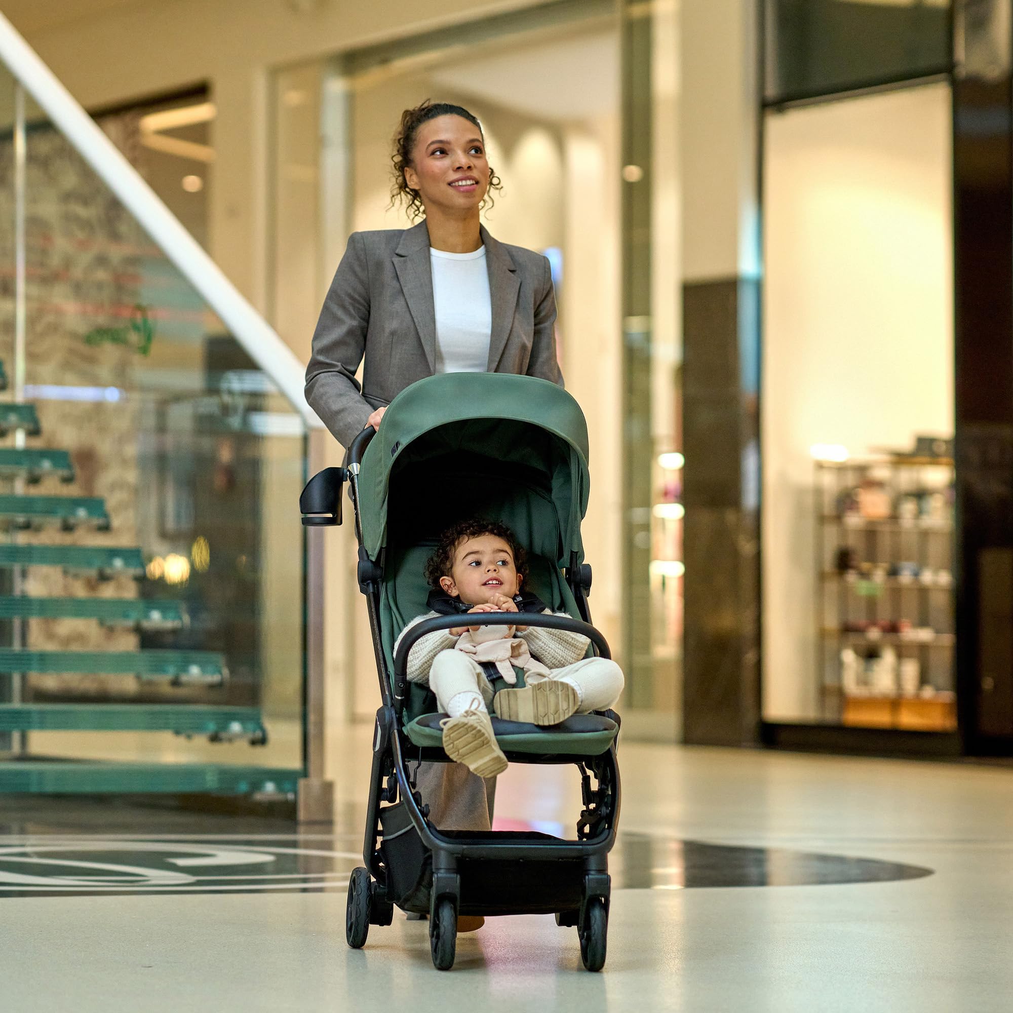 LIONELO Silla Paseo Ligera Bess hasta 22 kg de 6 m a 4 años Ruedas giratorias PU 360° Plegado con una Sola Mano, Respaldo Ajustable, Capota Impermeable Ligera 7,5 kg Cesta de la Compra | De 6 m a 4 años Ruedas Giratorias PU 360° Plegado con una Sola Mano,