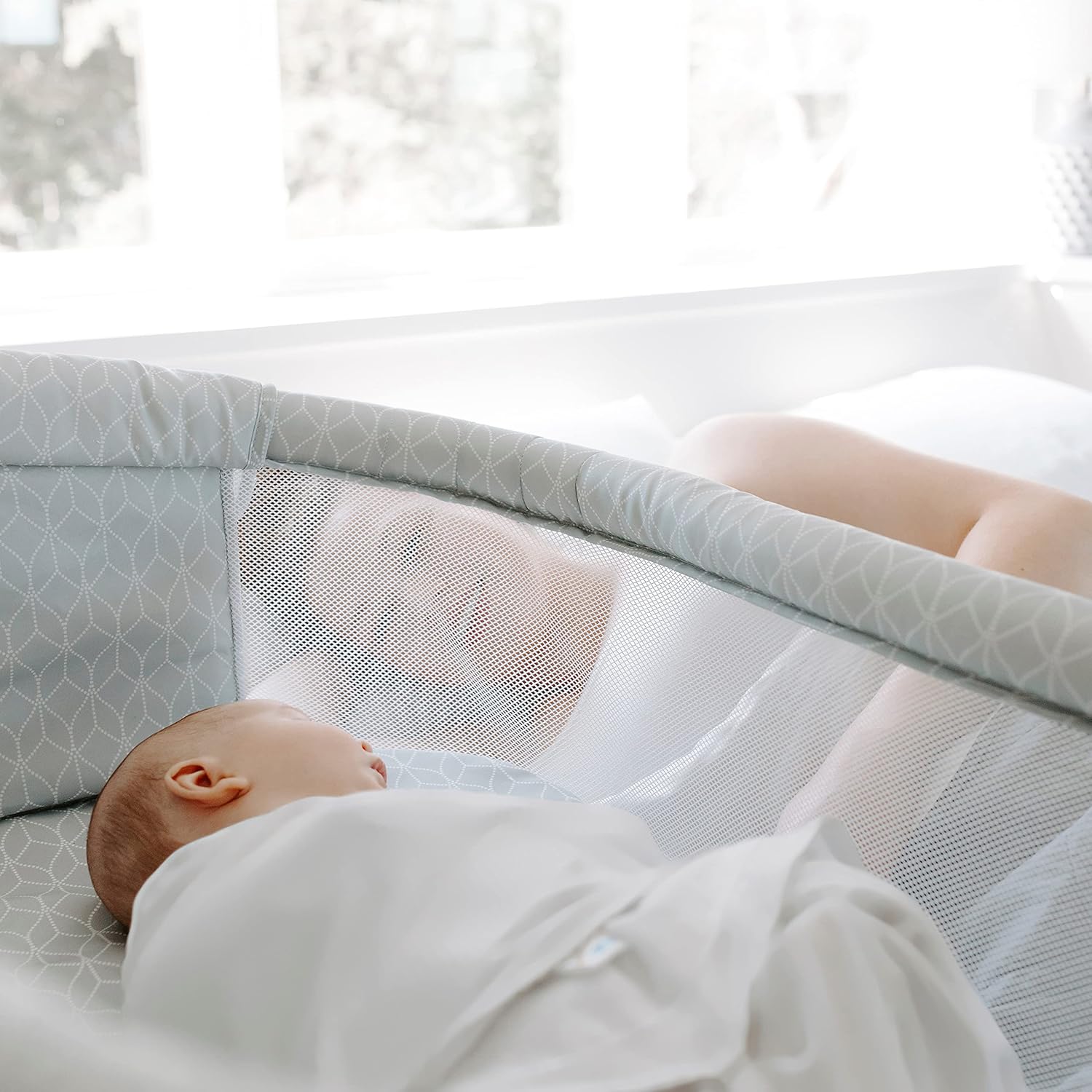 HALO Sleep BassiNest® Swivel Sleeper Essentia, Morning Mist Baby Cot, 360° Swivel