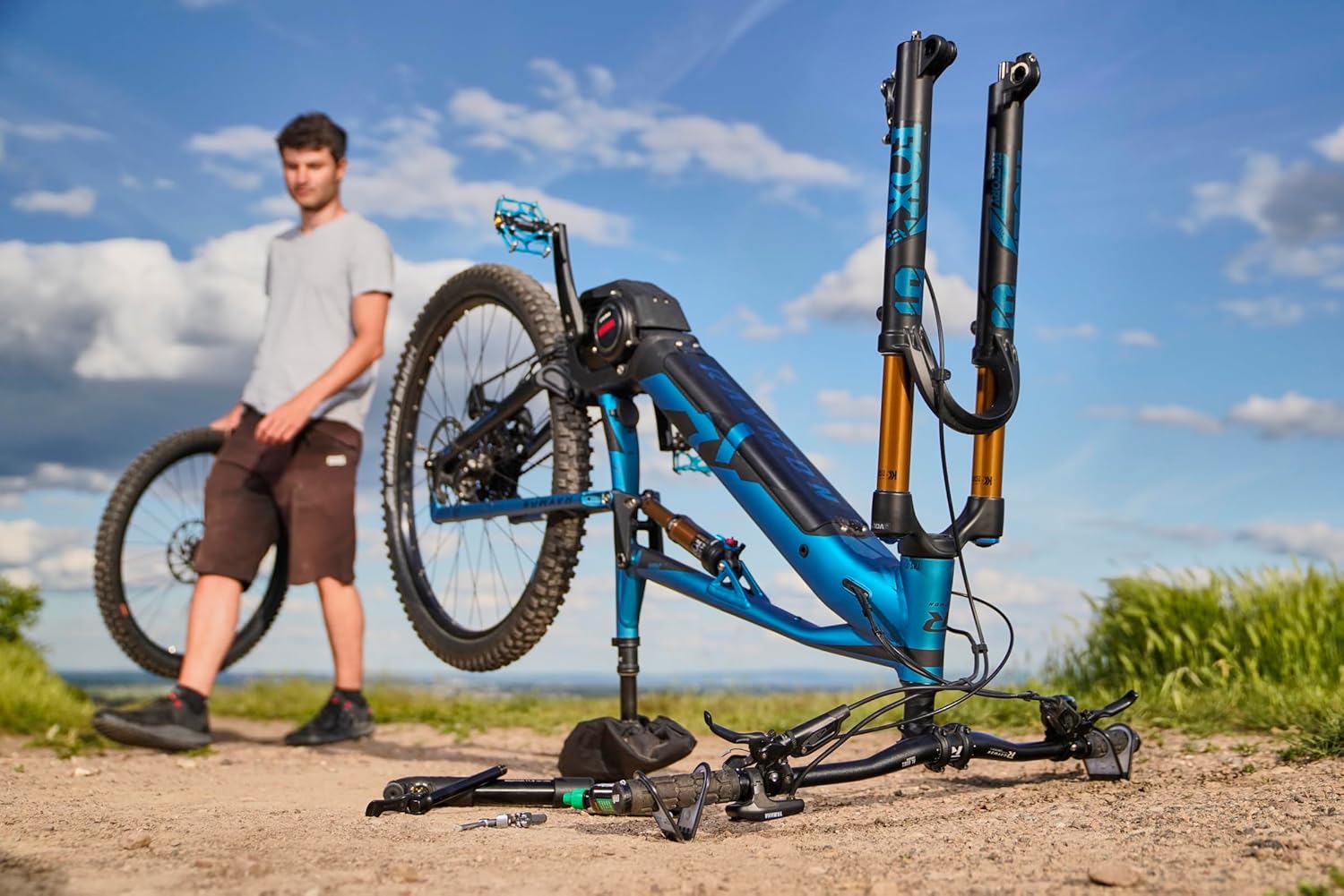 BikeVlip Bicycle Repair Stand for Mountain Bike & E-Bike Compact for Travel & at Home Lightweight & Stable 83 mm x 52 mm 40 g
