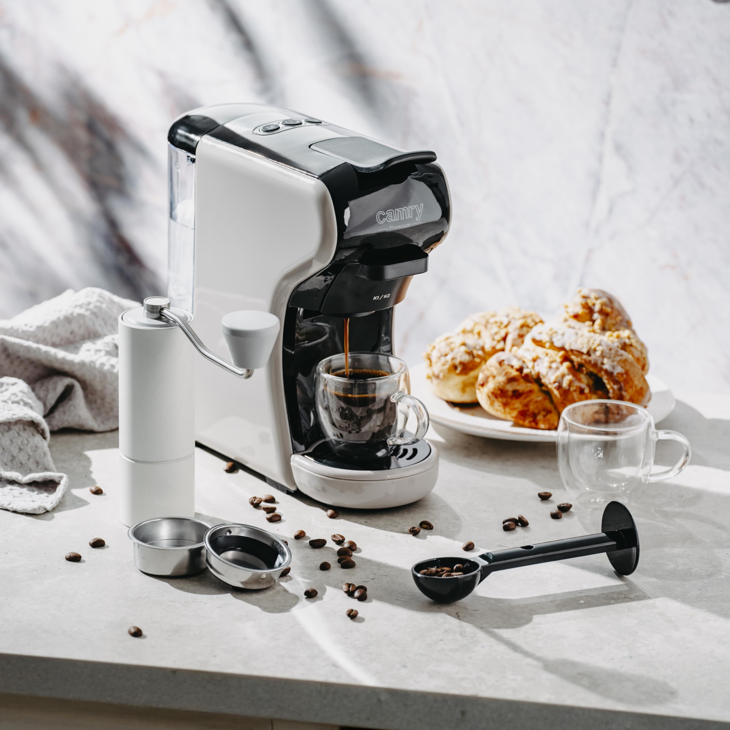CAMRY CR 4414 Cafetera Cápsula con depósito de agua 0,6L, 19 tazas, barra compacta - Máquina de café espresso 3000W Compatible con Nespresso, Dolce Gusto, Lavazza & Más - Fácil operación con 3 botones