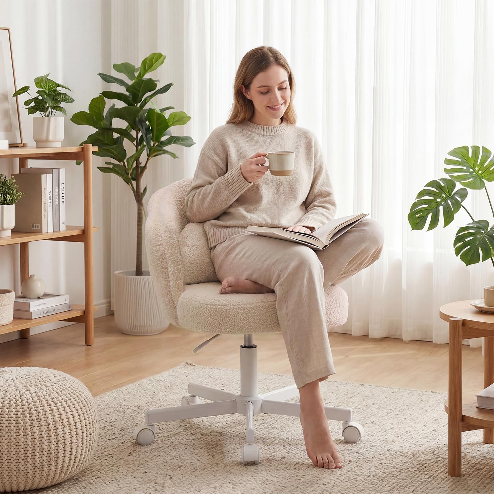 COMHOMA Schminkstuhl mit Rollen in Blütenform, Schreibtischstuhl mit Doppelter Rückenlehne und Wolkenkissen, Höhenverstellbarer Drehstuhl, Bürostuhl für Schlafzimmer, Homeoffice, Teddystoff, Beige