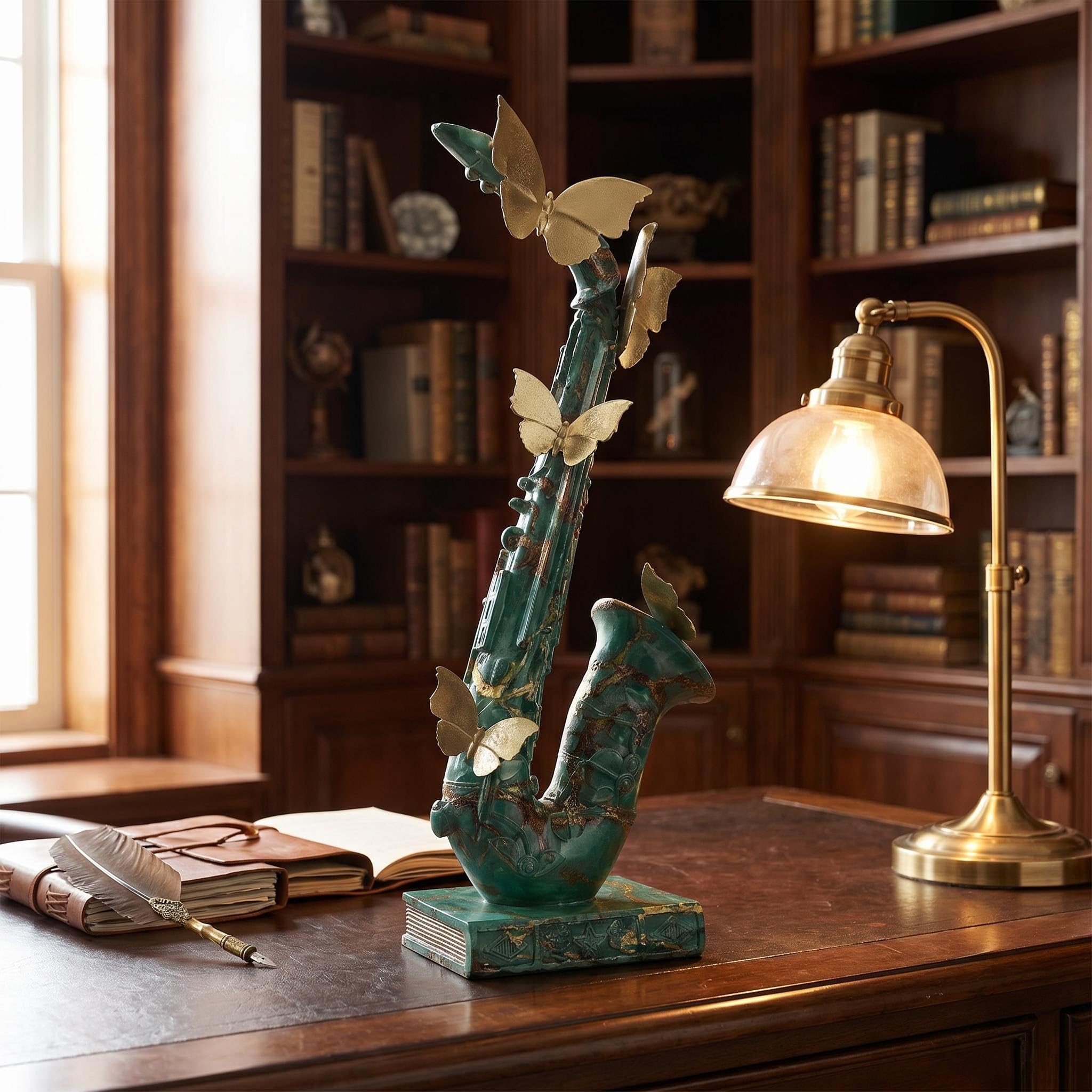 Statua di sassofono verde con farfalle dorate, ornamento decorativo a tema musicale per ufficio soggiorno, regalo per musicisti