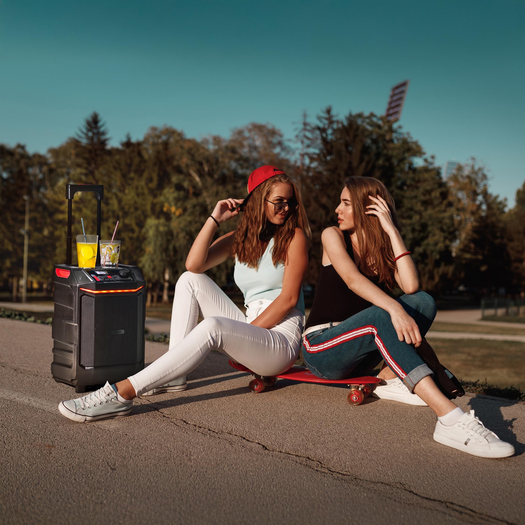 NGS Wild Bash - Enceinte Bluetooth 5.4 Portable 50 W RMS avec lumières LED RVB, Batterie Rechargeable Amovible, étanche IPX6, karaoké et Fonction Diffusion