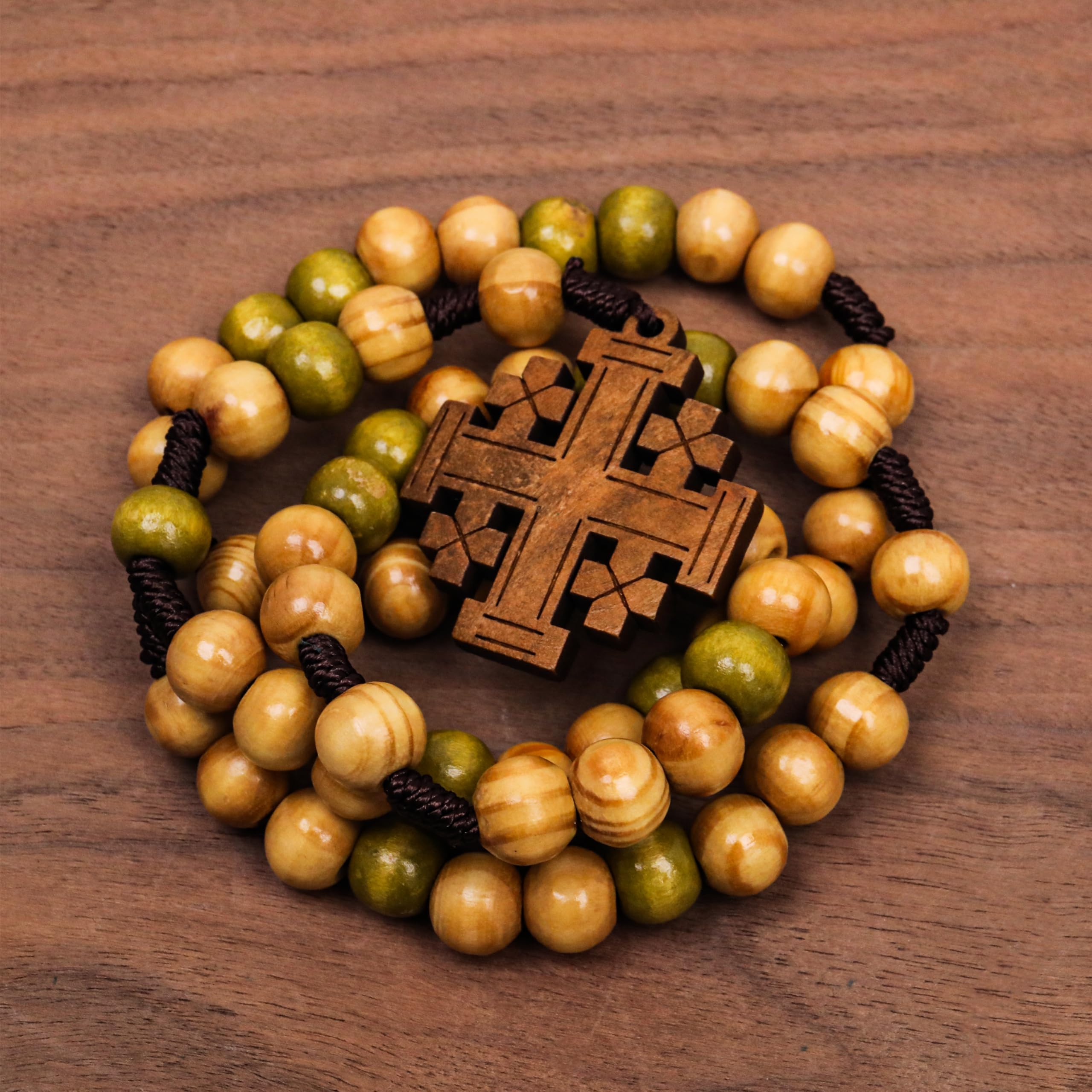 Nazareth Store - Rosario con croce di Gerusalemme, perline in legno di ulivo cattolico, corda corta