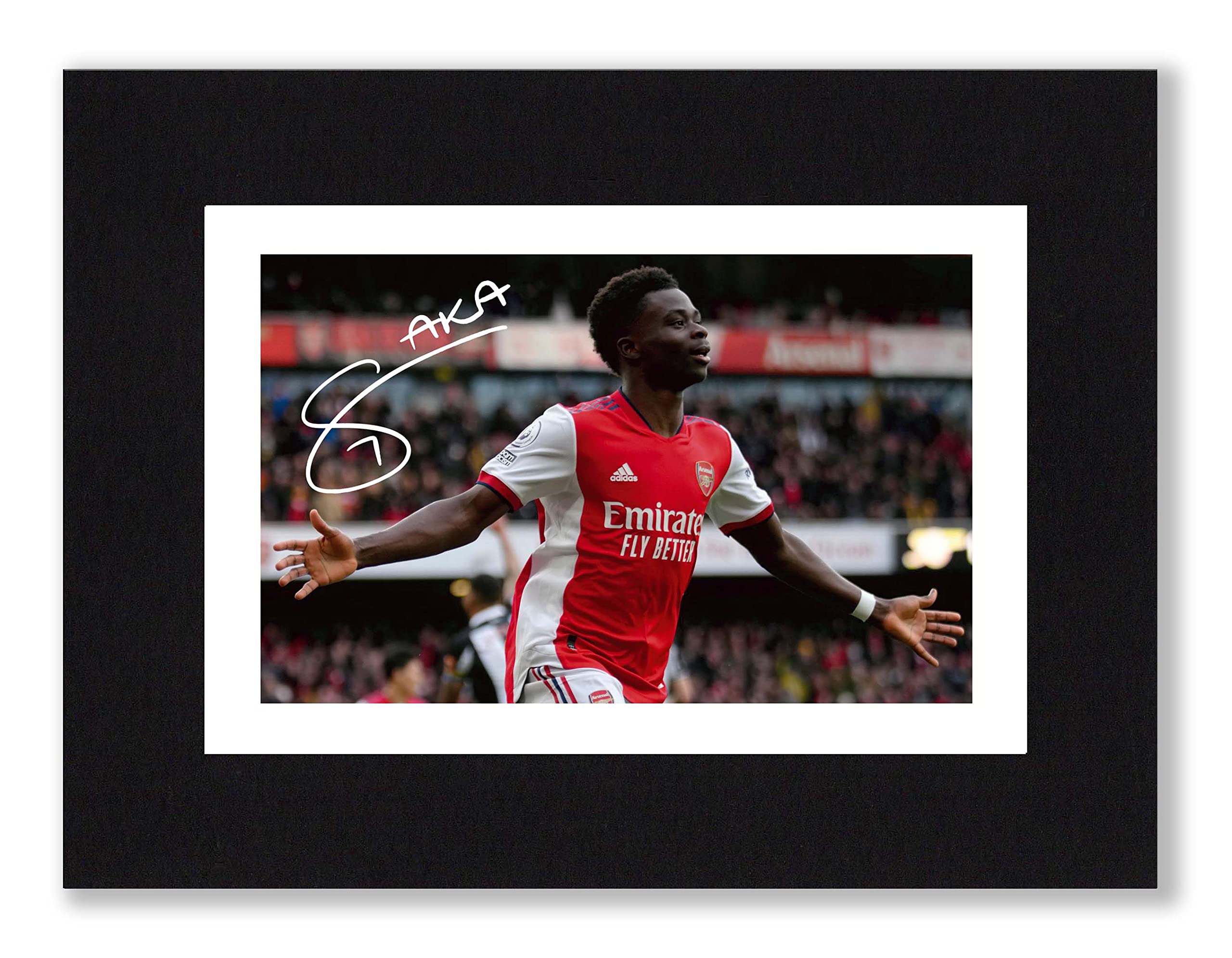 Bukayo Saka Signed Mounted Photo Print - Pre Printed Signature - Football Autograph Memorabilia, Ready To Be Framed, 8 x 6 Inches - 203.2 x 152.4 mm