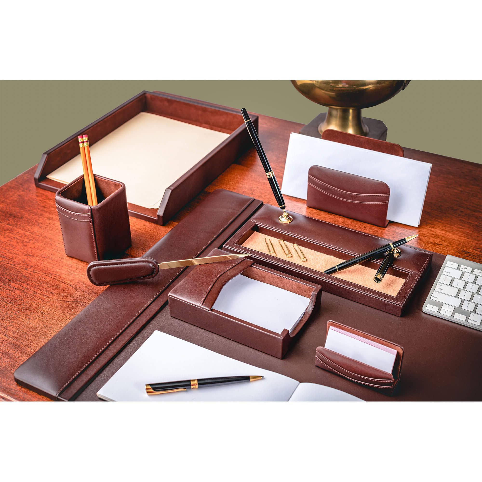 Dacasso 8-teiliges Schreibtisch-Set aus Leder – Schreibunterlage und Schreibtischunterlage – Executive Decor und Oberflächenschutz, Schokoladenbraun