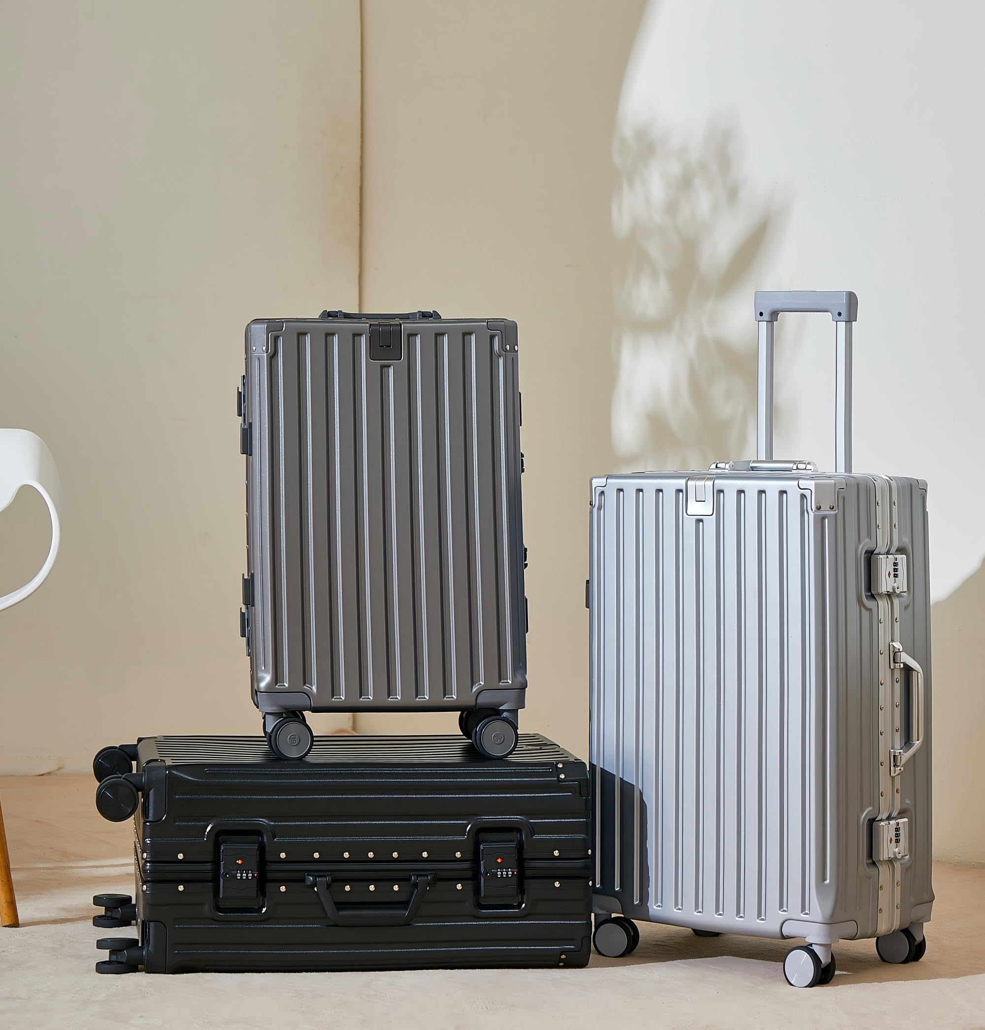 [Yuweijie] スーツケース アルミフレームタイプ キャリーケース 機内持込可 シルバー s/m/l/xlサイズ 3泊4日 55l 多機能 バッグかけフック付き キャリーバッグ カップホルダー付き スマホホルダー付き 軽量大型 大容量 耐衝撃 人気 おしゃれ 静音 360度回転 ダブルキャスター 修学旅行 国内旅行 ビジネス 出張 - 2