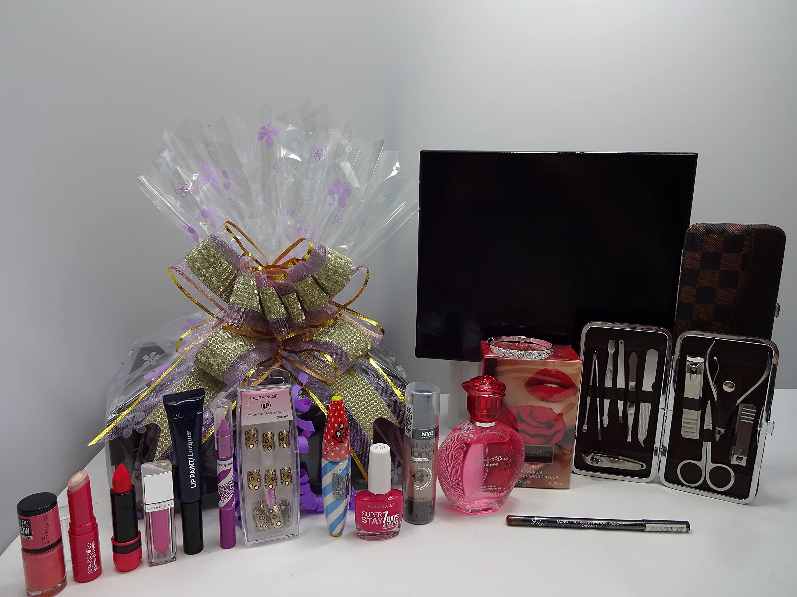Panier de cadeau de Saint-Valentin pour elle ~ Luxe 10pc Parfum et maquillage Beauté Boîte cadeau Panier cadeau pour elle... Édition limitée 335...