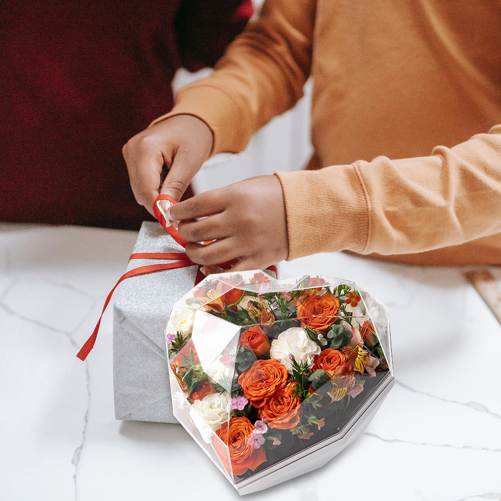 BELLIFFY Herzförmige Geschenkbox aus Acryl für Blumen mit Stabilem und Praktischem Design Transparente Verpackungsbox für Verlobung und Romantische Anlässe