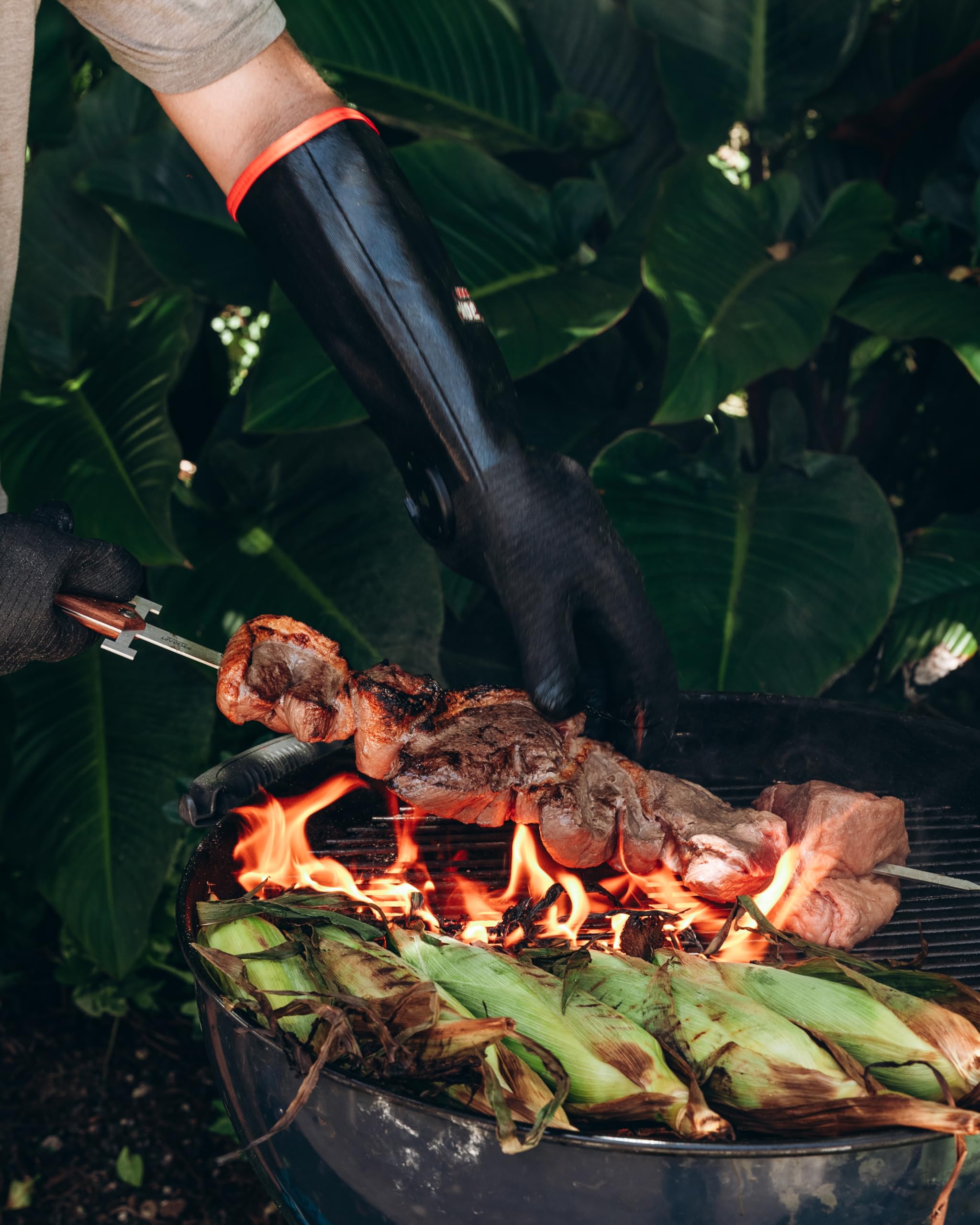 MagneCHEF Freedom - Guantes para barbacoa – Guantes de neopreno extremadamente resistentes al calor a 500.0 °C con puños de 18 pulgadas de largo, clips de seguridad magnéticos de liberación rápida