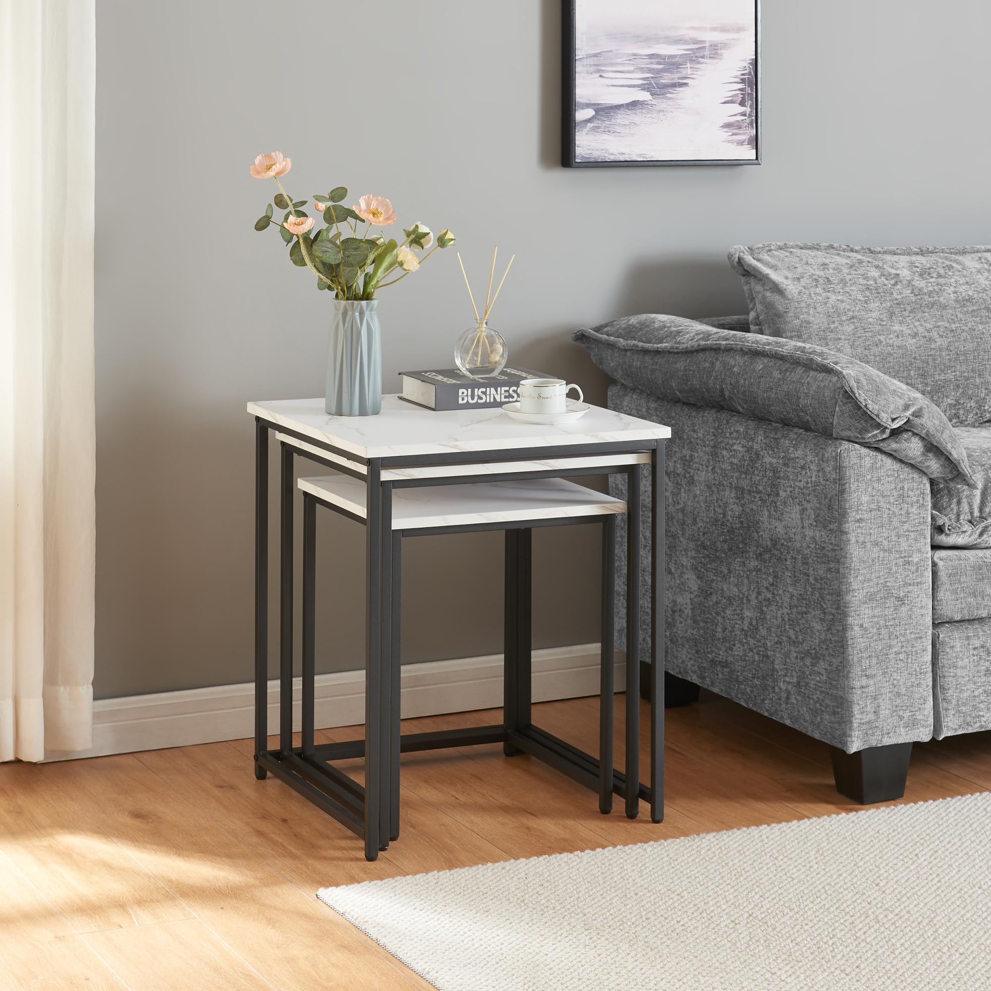 [en.casa] Set di 3 Tavolini Sovrapponibili con Piani Quadrati in Effetto Marmo Bianco Tavoli Bassi Salvaspazio Telaio Nero per Salotto Soggiorno Ingresso in Misure Diverse