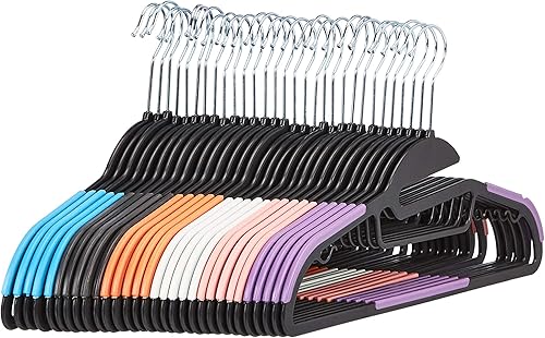 TiendaBasics - Perchas de plástico antideslizantes que ahorran espacio con 10 pinzas para dedos, paquete de 30, 6 colores