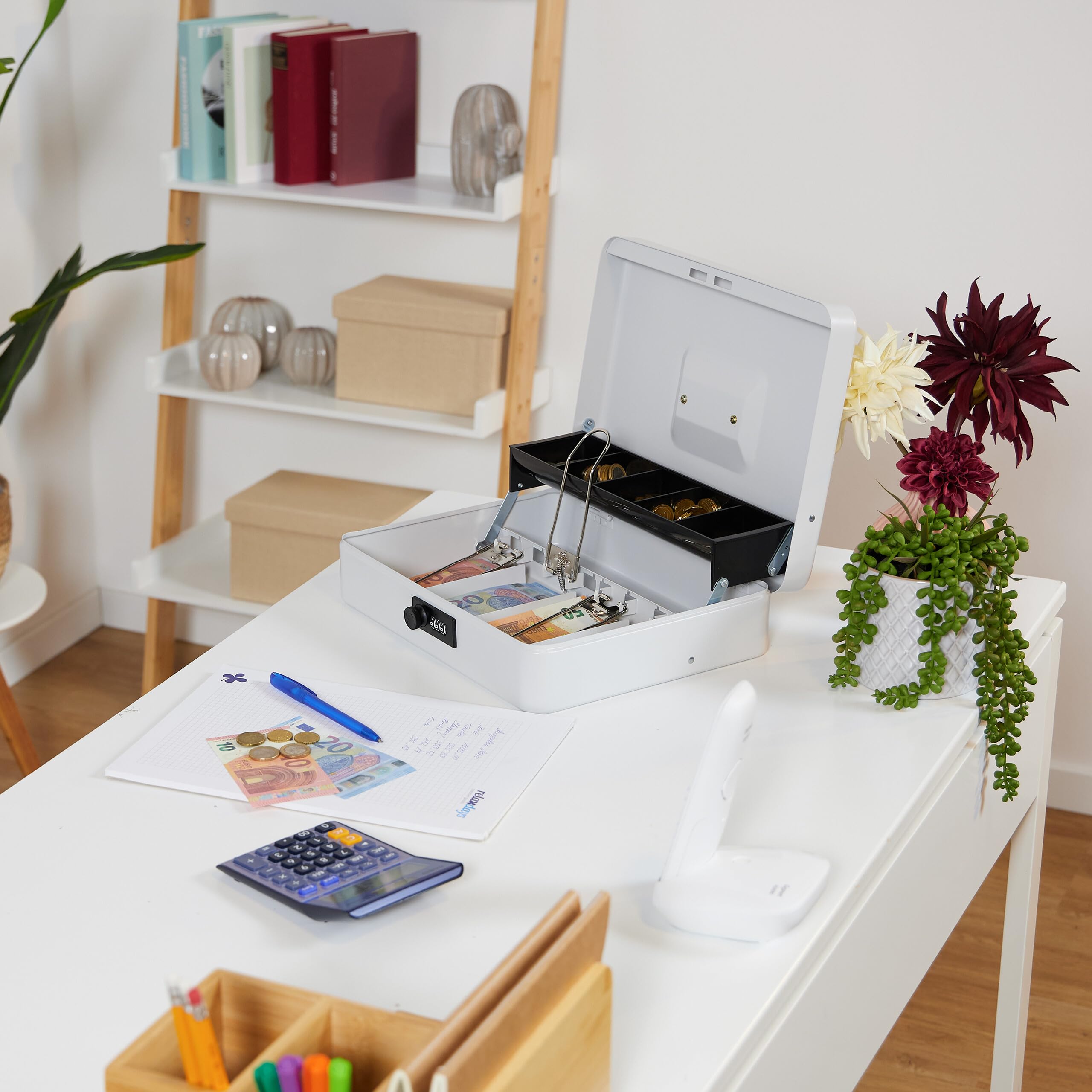 Relaxdays Caisse à Monnaie, Pratique, Combinaison à 3 Chiffres, pour Billets et pièces, verrouillable, Blanche