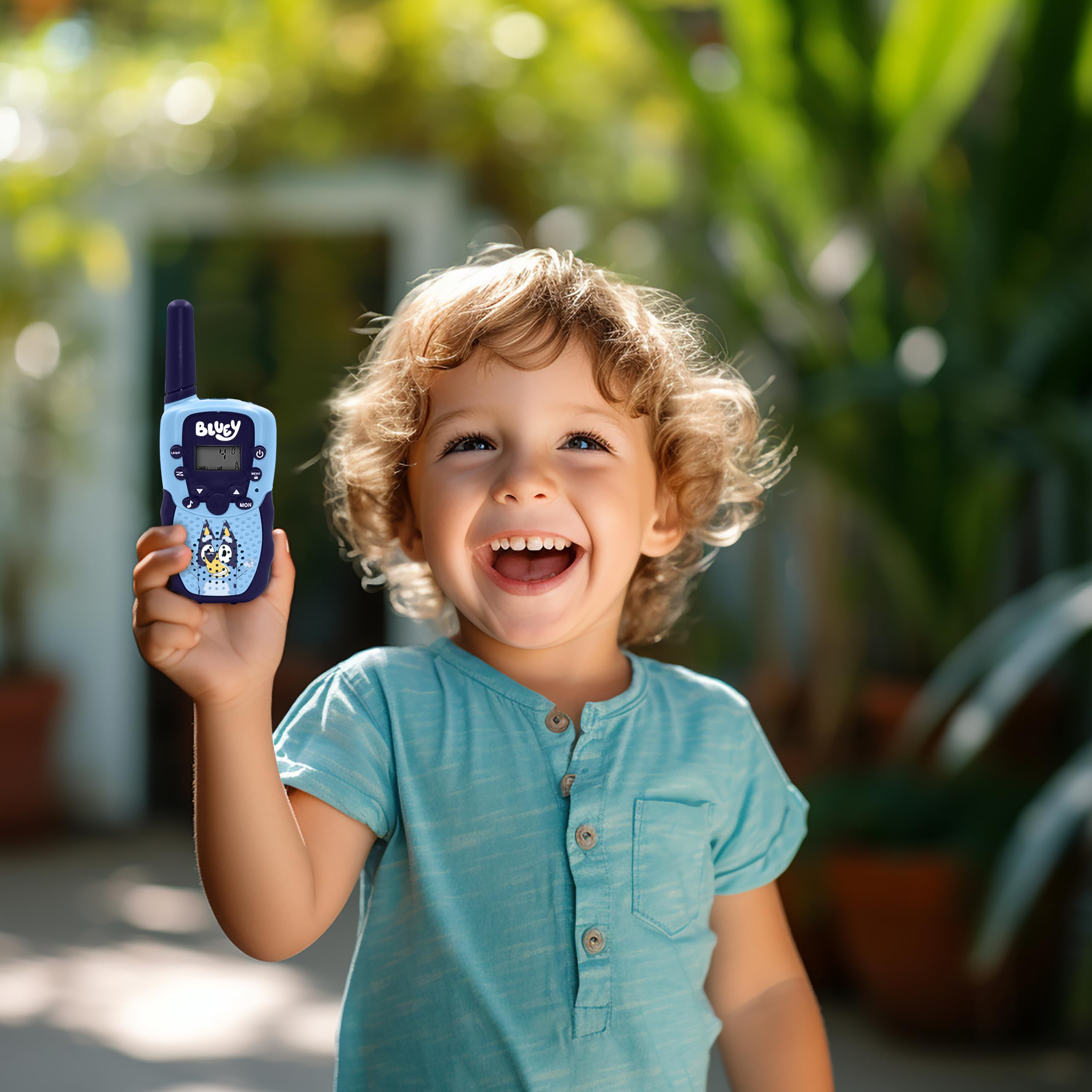 Walkie Talkies Infantiles Bluey con Batería Recargable Linterna y un Km de Distancia de Comunicación