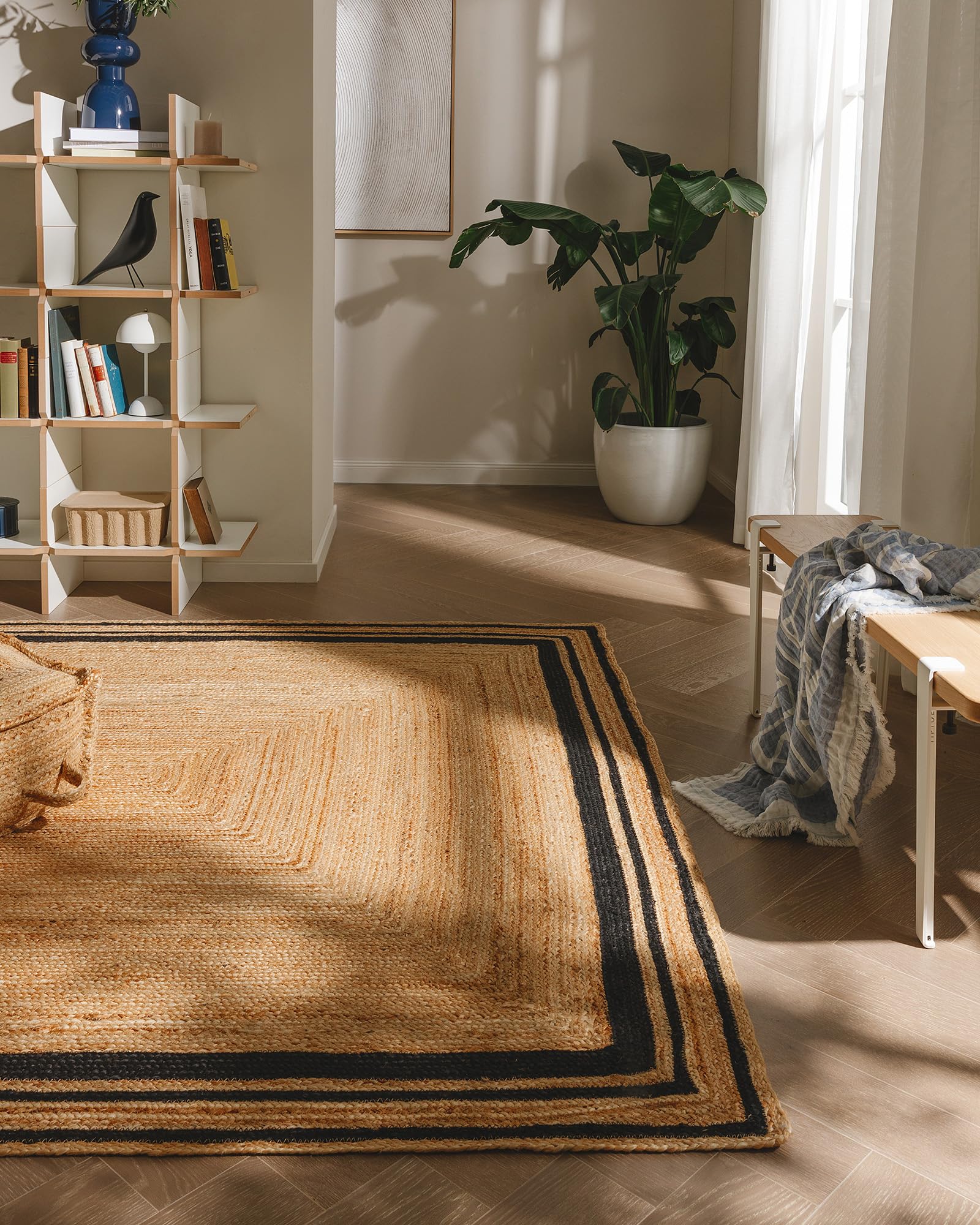 Tapis en jute compatible chauffage au sol benuta Jutta noir salon