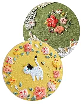 手刺繍入リネンスクエアミニマット【猫とベリービスケット】 手刺繍入リネンスクエアミニマット【猫とベリービスケット】