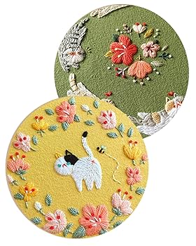 手刺繍入リネンスクエアミニマット【猫とベリービスケット】 手刺繍入リネンスクエアミニマット【猫とベリービスケット】