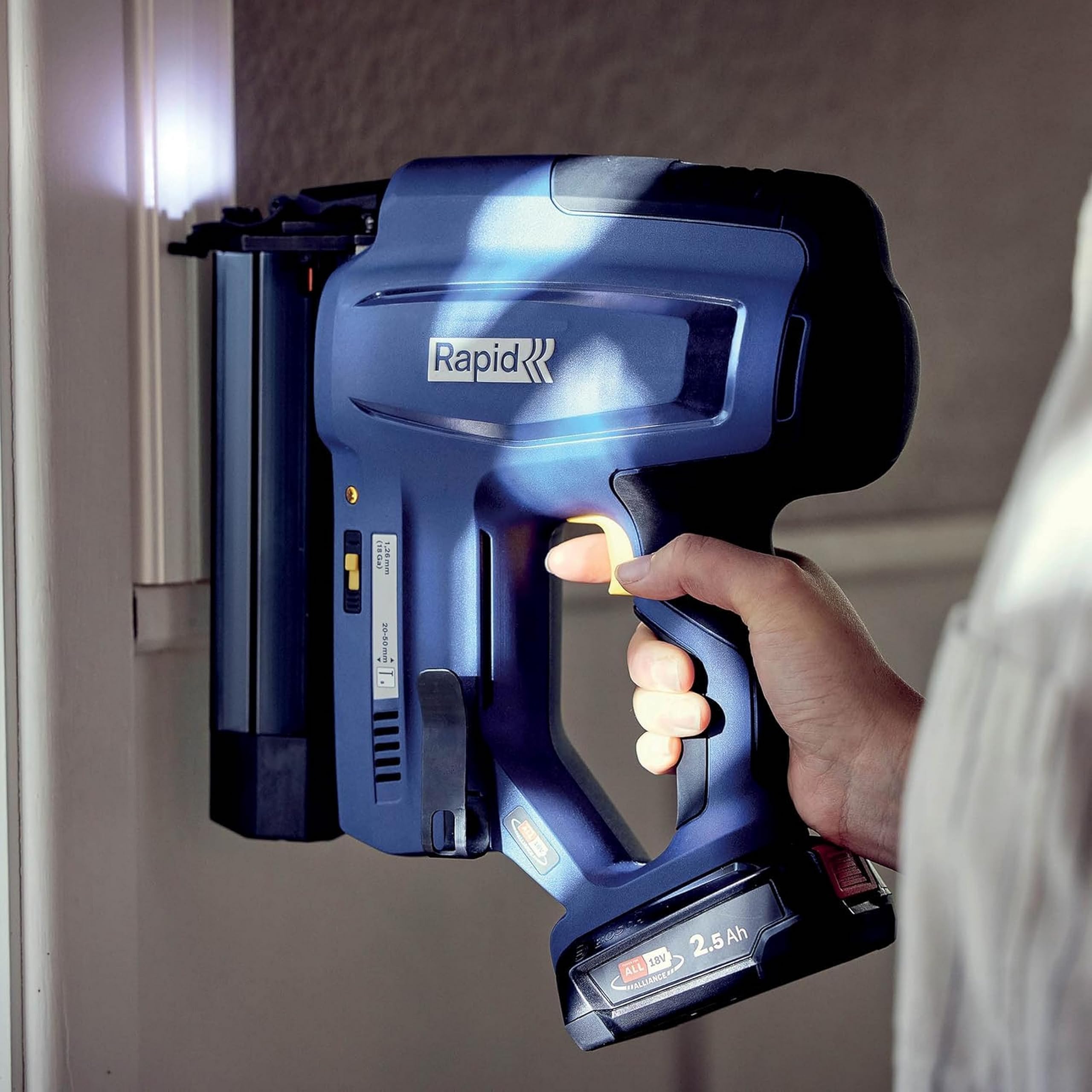 Rapid BNX50 18V Pistola Chiodatrice Alimentata a Batteria con Profondità di Infissione Regolabile, Sparo Singolo o per Contatto, Include Caricabatterie, Batteria 2,5 Ah e Valigetta (5001498)
