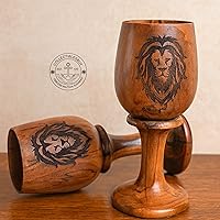 Vista 4 de collectiblesBuy Juego de 2 copas de cerveza hechas a mano con logotipo de león marrón antiguo, cáliz de madera de teca natural, rústico