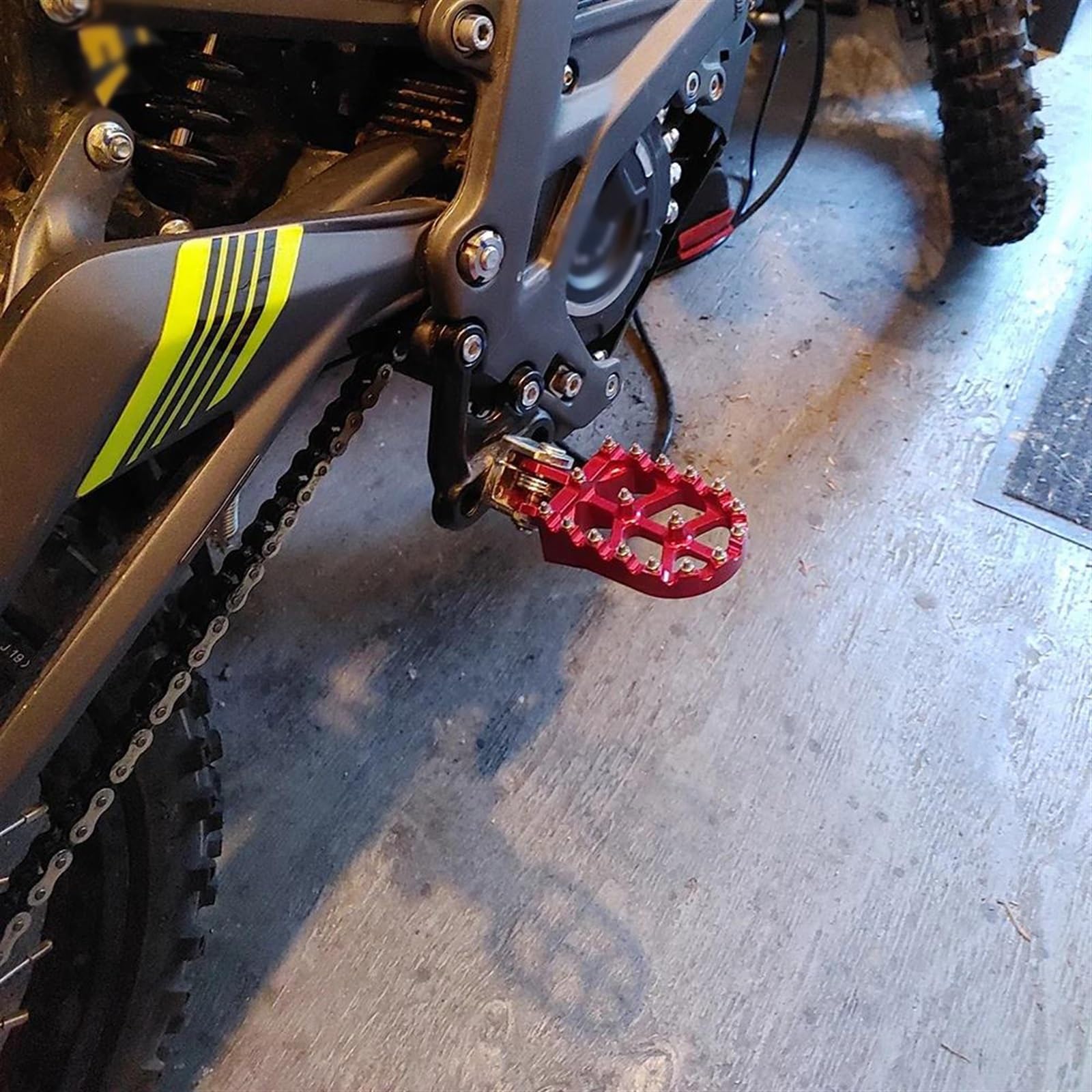 Pédales CRF150F Repose-pieds Moto CNC Noir Pour Sur-Ron / CRF150F / CRF230F | Aluminium Forgé, Pointes Remplaçables Pièce CRF150F CRF230F