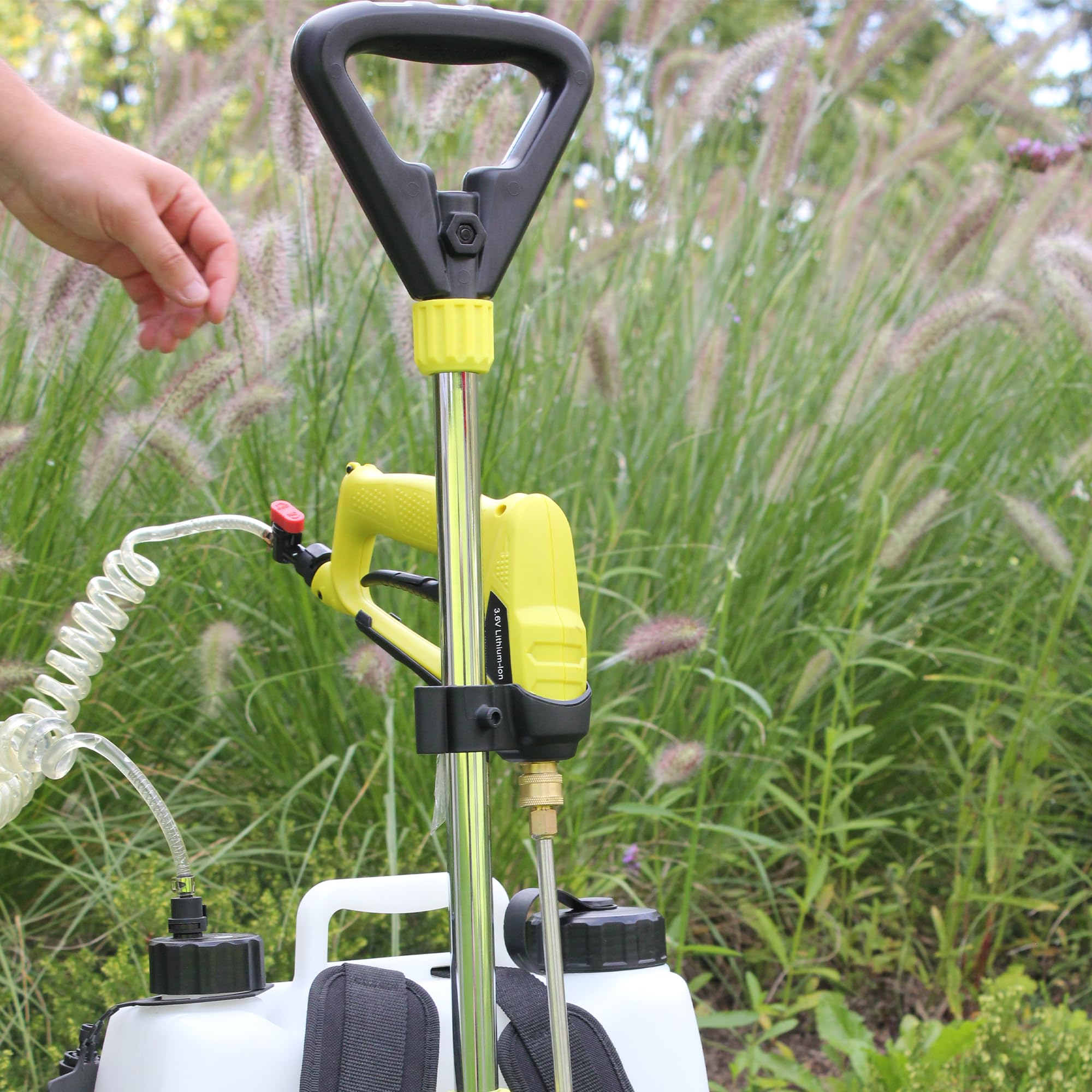 FISHTEC - Pulvérisateur Électrique 16 L sur roulettes - Batterie Rechargeable Autonomie 40 Minutes Lance 40 cm Tuyau Extensible - Pulvérisation Jardin Toiture Terrasse Entretien Extérieur