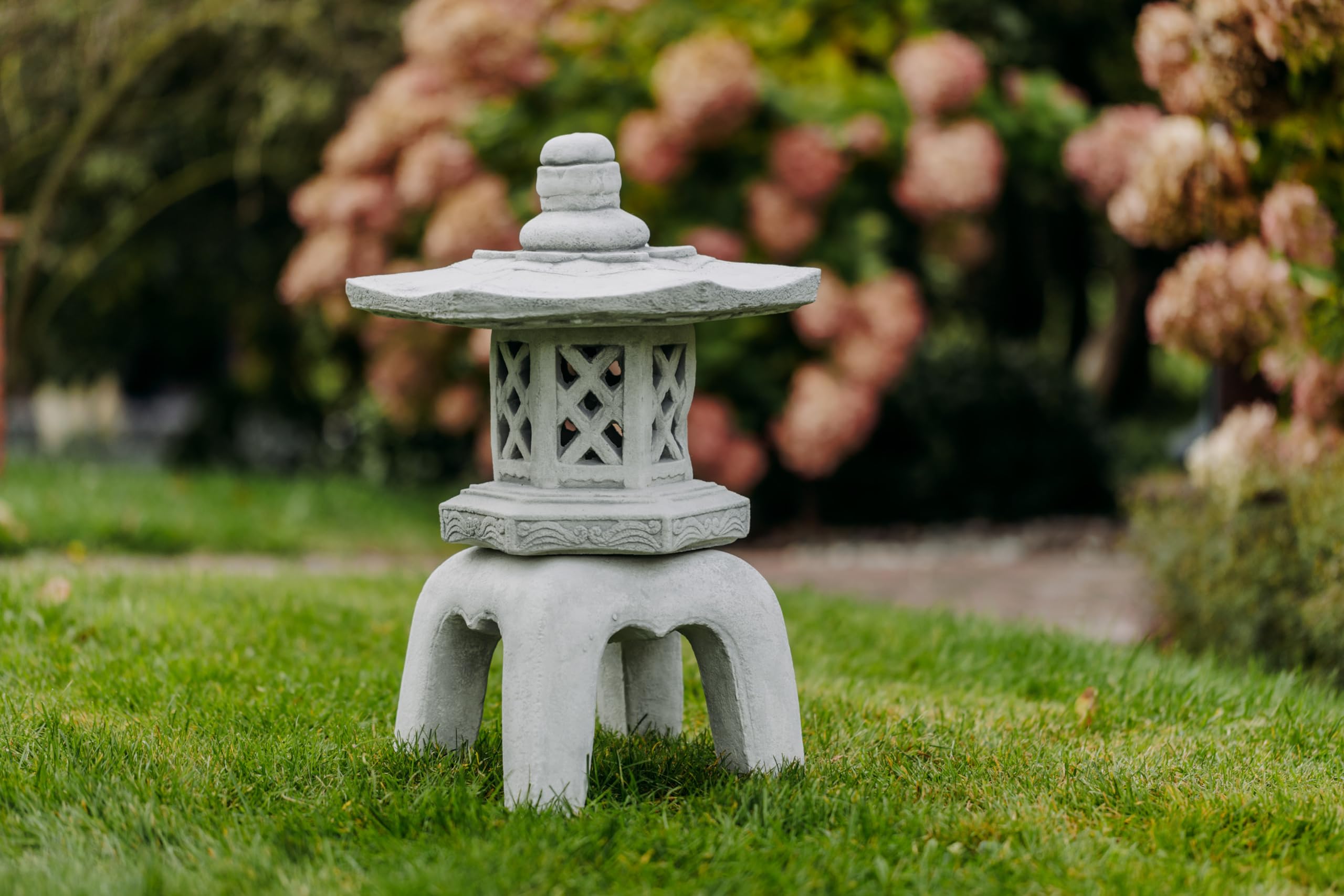gartendekoparadies.de Yukimi Japanische Steinlaterne aus Steinguss, Grau, Frostsicher für Außenbereich, H. 55 cm, 25 kg