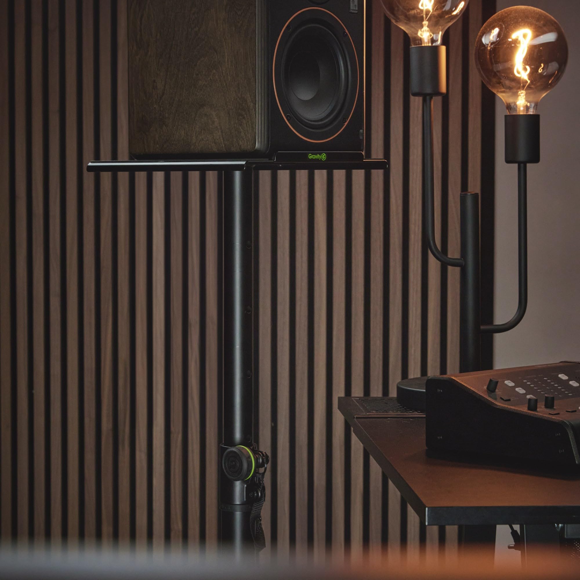 Gravity SP 3202 LR B Studiomonitor-Ständer mit großem runden Sockel