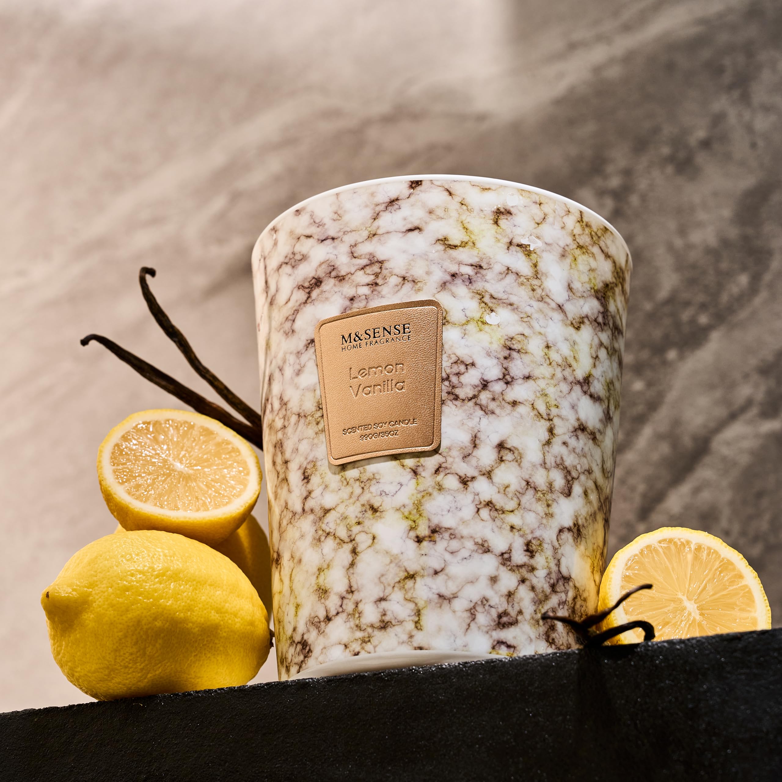 M&SENSE 990 g Vela aromática grande | Velas perfumadas de limón y vainilla en tarro | Velas naturales de cera de soja | Regalo para mujeres y hombres, Navidad|150 h de combustión y 3 mechas, Home