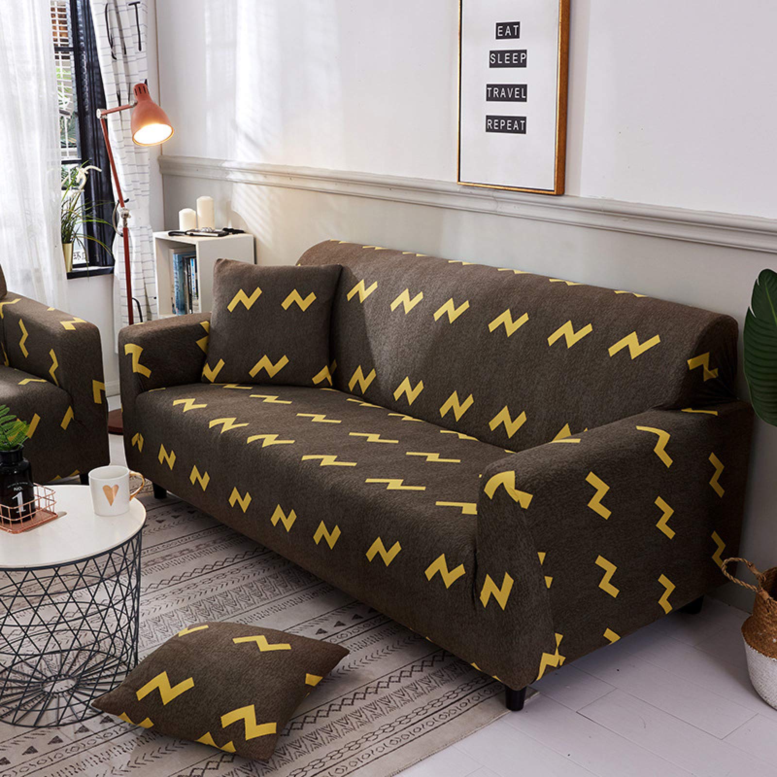 Housse de canapé d'angle jaune et marron pour protéger votre salon familial