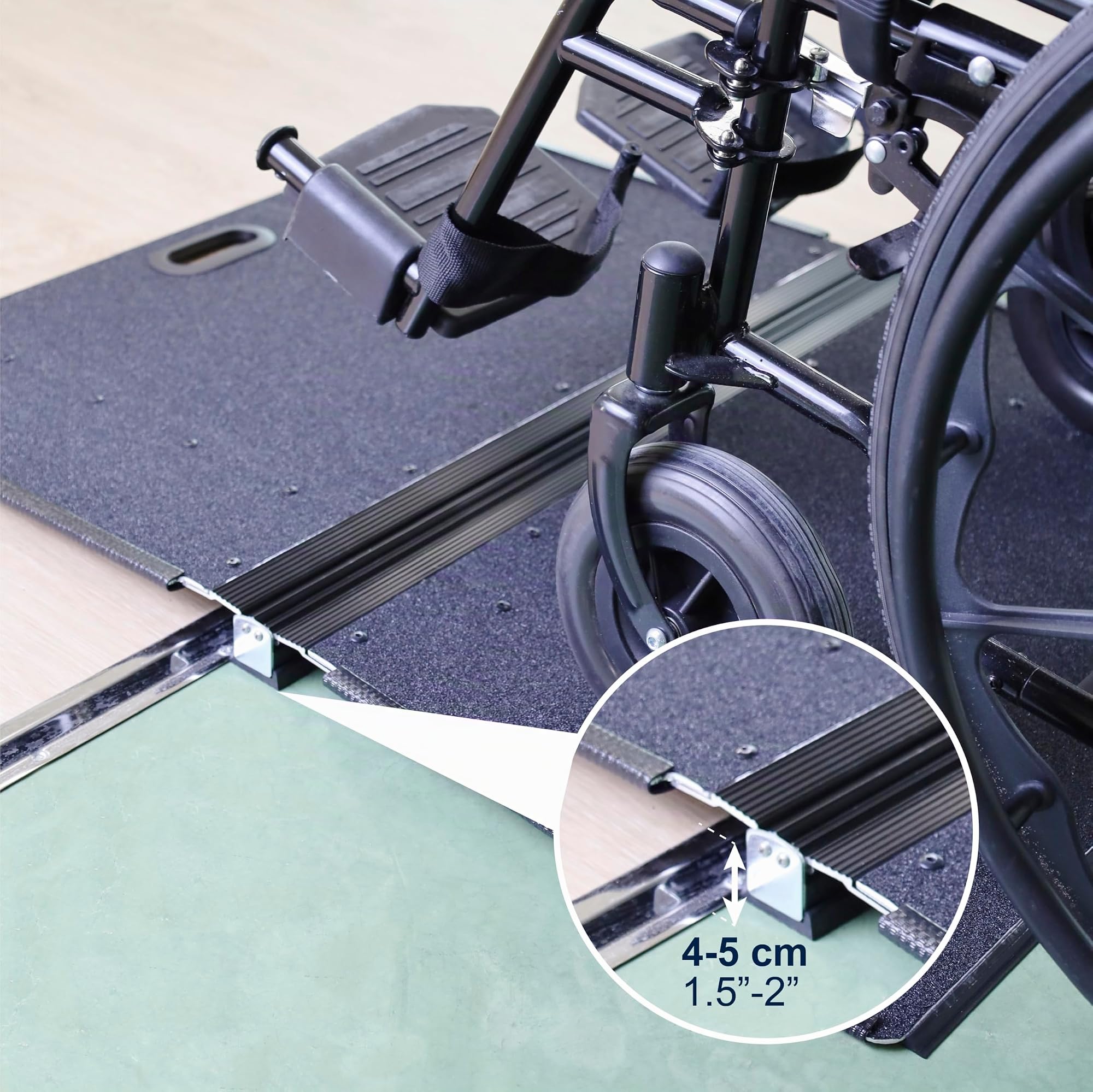 KMINA Rampa Plegable Silla de Ruedas 4 cm, Umbral, Aluminio con Asa y Funda | Superficie Antideslizante, Soporta 272 kg, Portátil para Andadores y Scooters, Cuñas de Goma, Acceso a Puerta, Minusválidos