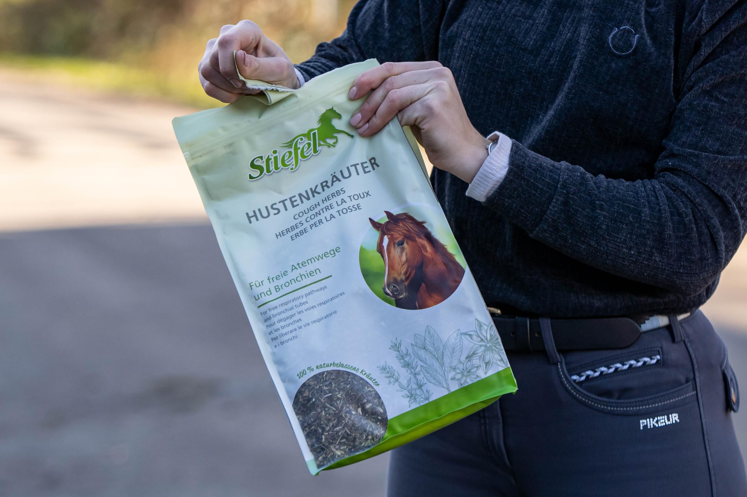 Stiefel Hustenkräuter für Pferde, 100% naturbelassene Kräutermischung, kann die Atemwege und Bronchien unterstützen, dauerhaft oder in gezielten Phasen, 1kg