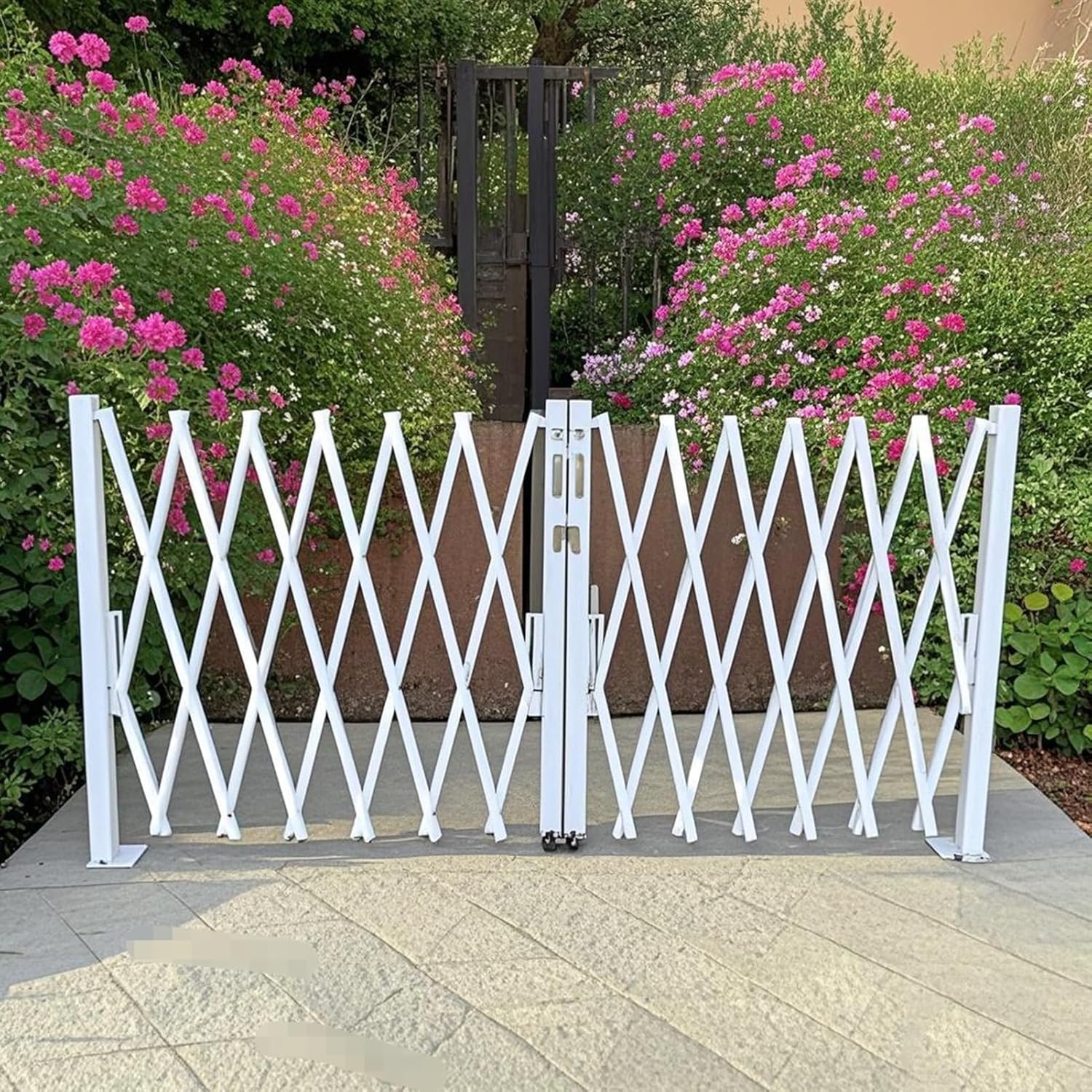 Adjustable le Metal BER with Wheels, Portable Folding Roadblock for Event Control, Ga Closure (59.1 x 98.4 inches) - Expandable Safe Fence