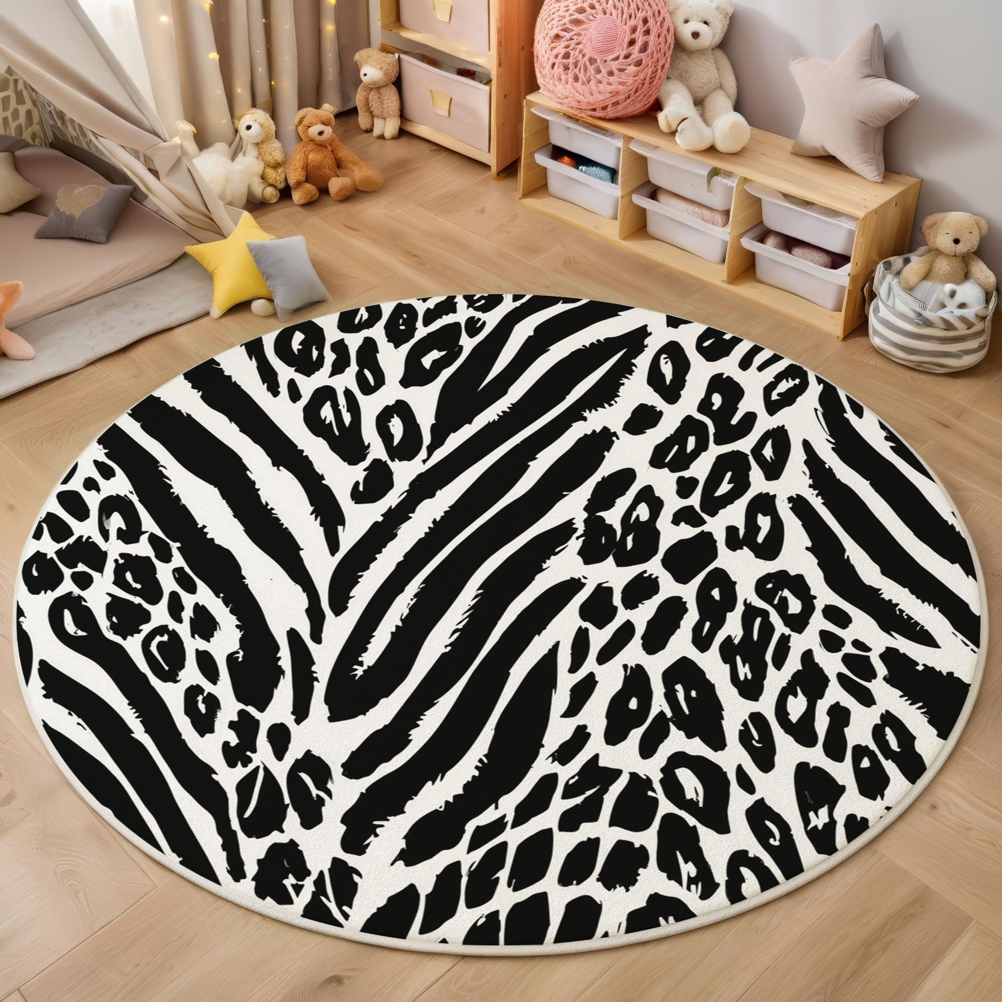Tapis imprimé léopard et zèbre pour salon chaleureux devant cheminée