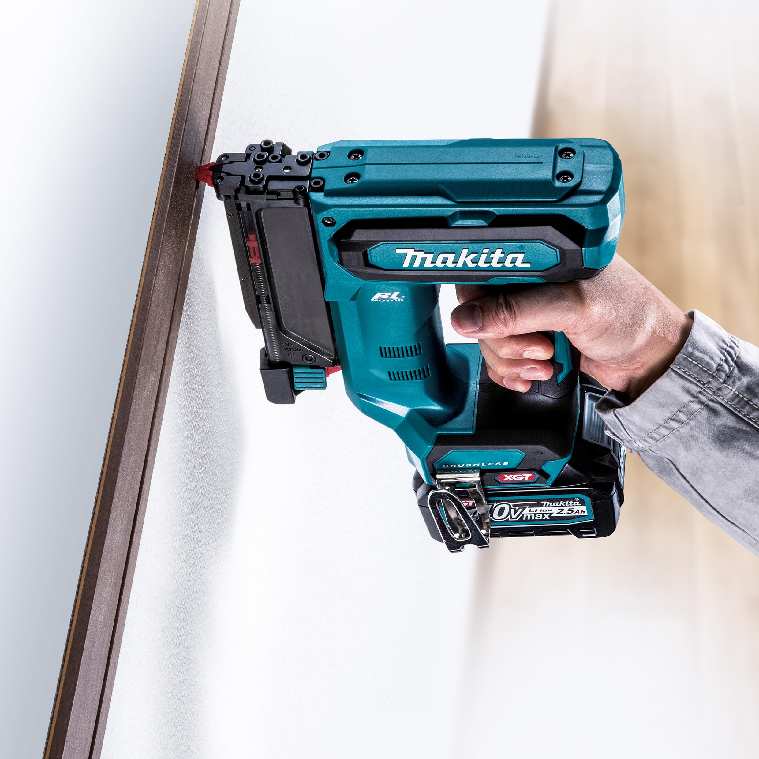 Makita PT001GZ Clavadora sin escobillas 40V Max Li-ion XGT Baterías y cargadores no incluidos