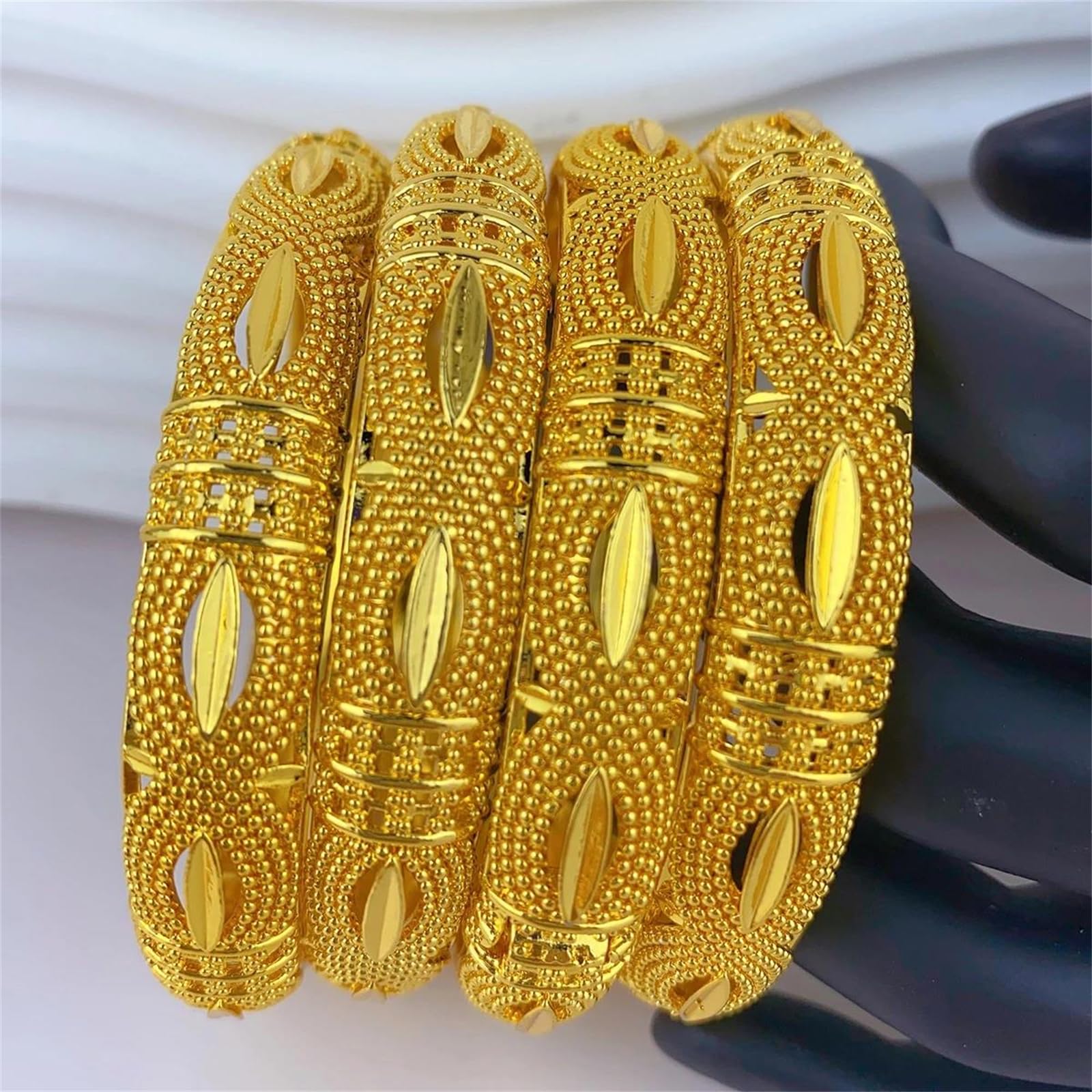 YDYDTTKD Brazalete de Lujo de Color Dorado de 24K para Mujer, Pulsera Redonda con dijes Nupciales, joyería de Moda de Estilo Bohemio para Celebraciones de Boda