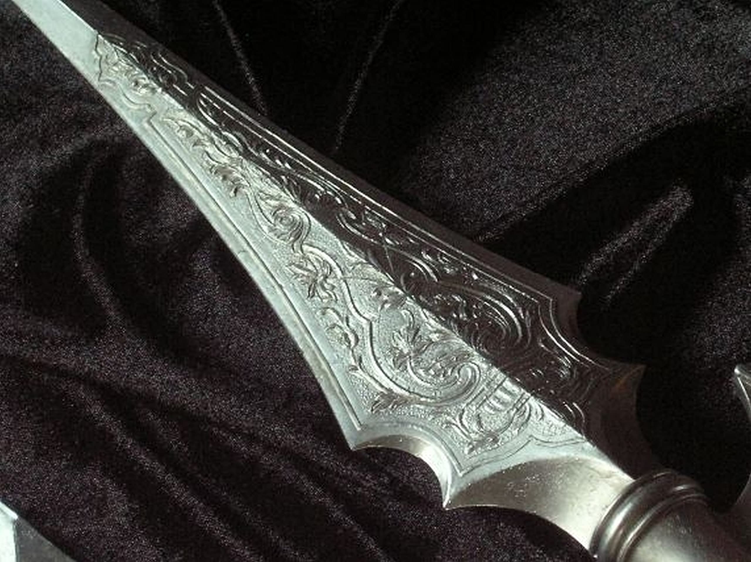 Die Hellebarde 8501 100% Handarbeit in Toledo Spanien Replik Dekoratives Hellebarde aus Stahl für einen Sammler oder als Geschenk.
