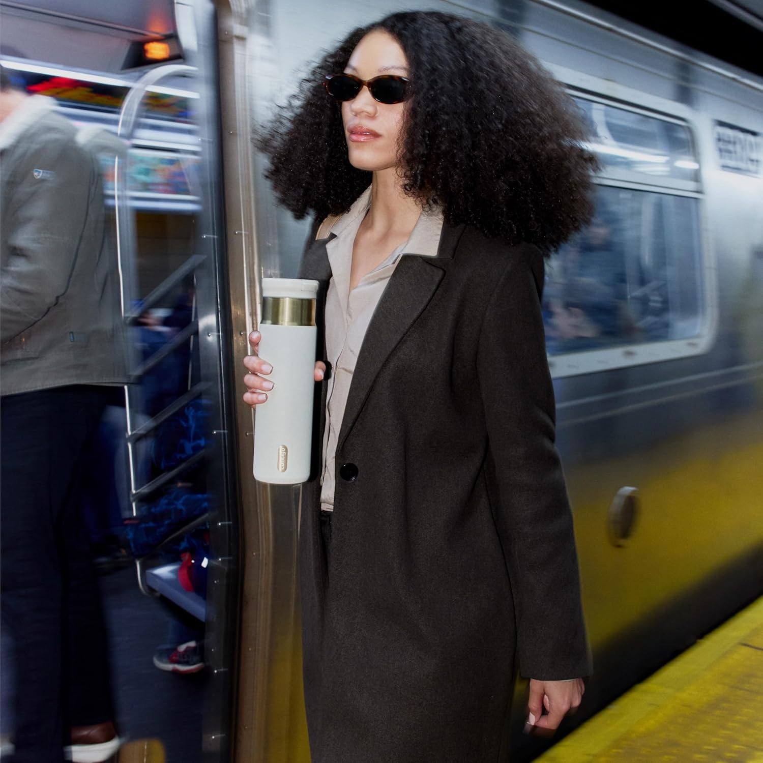 Contigo SnapSeal 24 oz Stainless Steel Vacuum-Insulated Water Bottle with Leakproof AutoClose Lid, Carry Strap & Reusable Straw, BPA-Free & Lead-Free, Dishwasher Safe