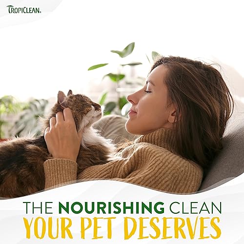 Miniatura 3 de TropiClean Champú hipoalergénico de coco para gatos  Champú suave para pieles sensibles  Champú natural derivado de ingredientes naturales