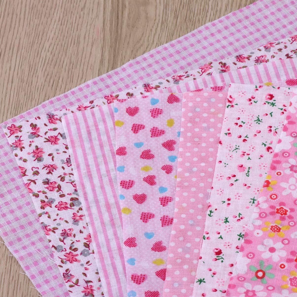 Exceart 7pcs Cotton Fabric Bundles Precut Squares Patchwork Quilting Fabric Quarter Fabric Bundle Patterns for DIY Sewing Scrapbooking Quilting (Pink)