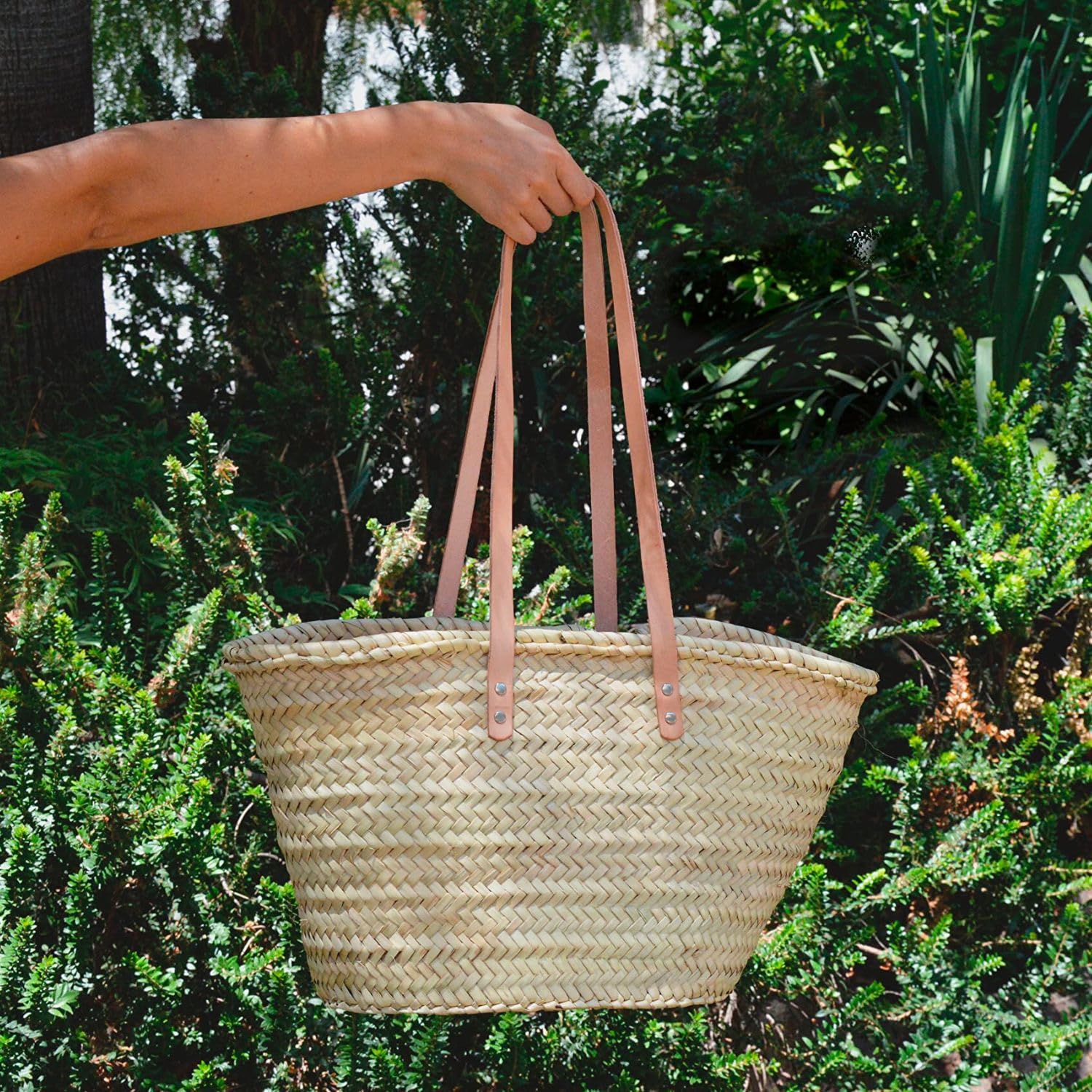 Cestería Aparici - Bolso Capazo de Palma para Mujer | Cesta de Playa con Asas Bandolera y Cierre de Tela Beige | Ideal Diario y Compras | Mediano (42x23x25 cm) | Ref. 5340-7B