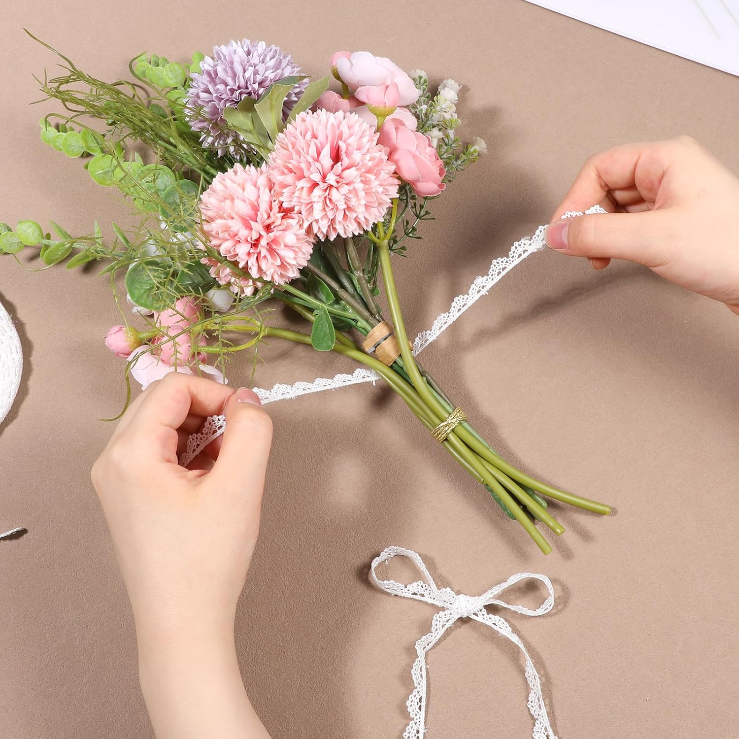 15 Yards White Lace Trim 2/5'' Vintage Crocheted Lace Ribbons 0.4 Inch Wide Sewing Lacework Ribbons Crochet Embroidery Scalloped Edge Laces for DIY Sewing Crafts Gift Wrapping Bouquet Decoration