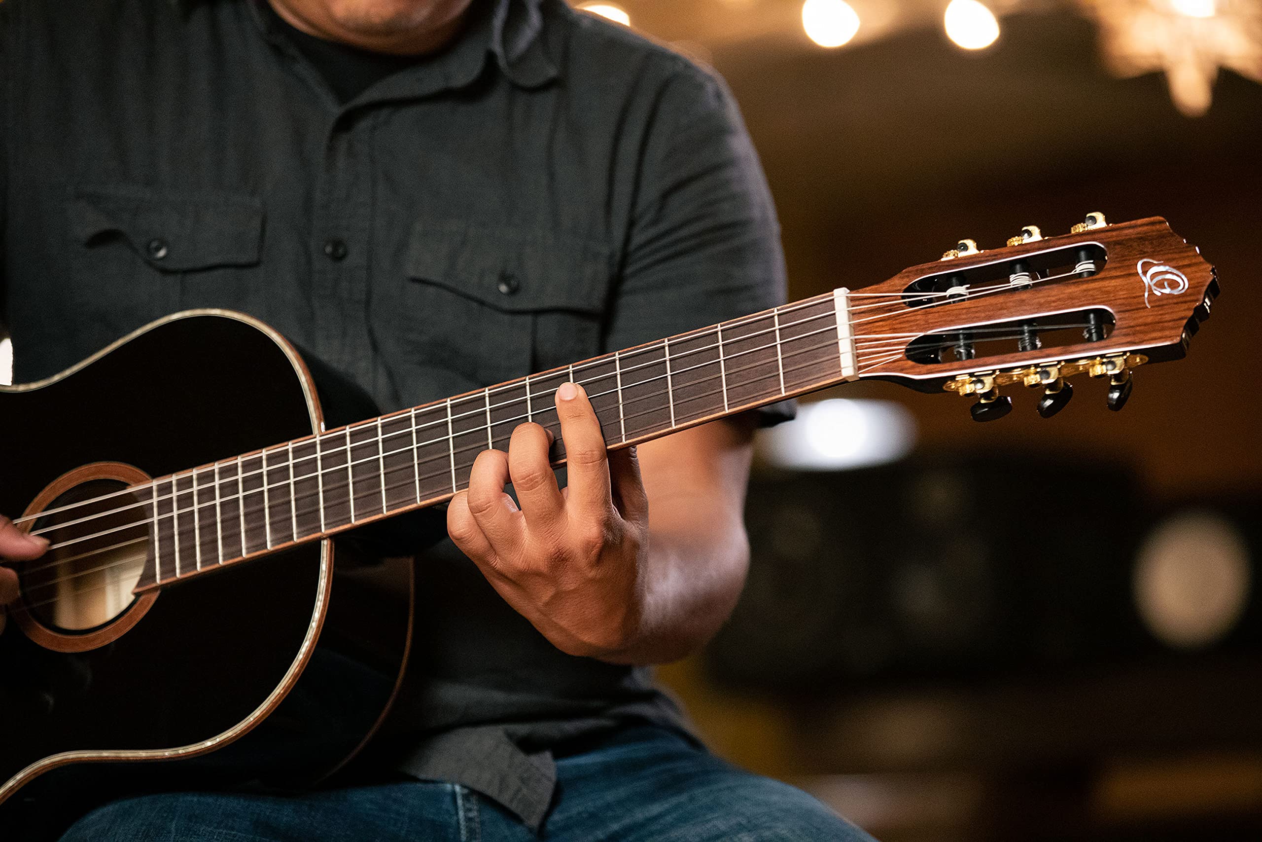 Ortega Guitars Chitarra Concerto Nera Misura Standard - Serie Family - include Gig Bag - mogano/top in abete (R221BK)