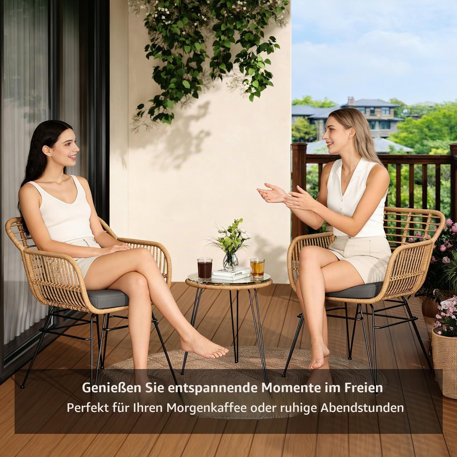 3-teilig Rattan Balkonmöbel Set, 2 Stühle mit Sitzkissen + Glastisch, Braun | Wetterfestes, Abnehmbare Dicke Sitzkissen, Gehärteter Glastisch, Nutzbar für Terrasse, Garten, Innen und Außenbereich